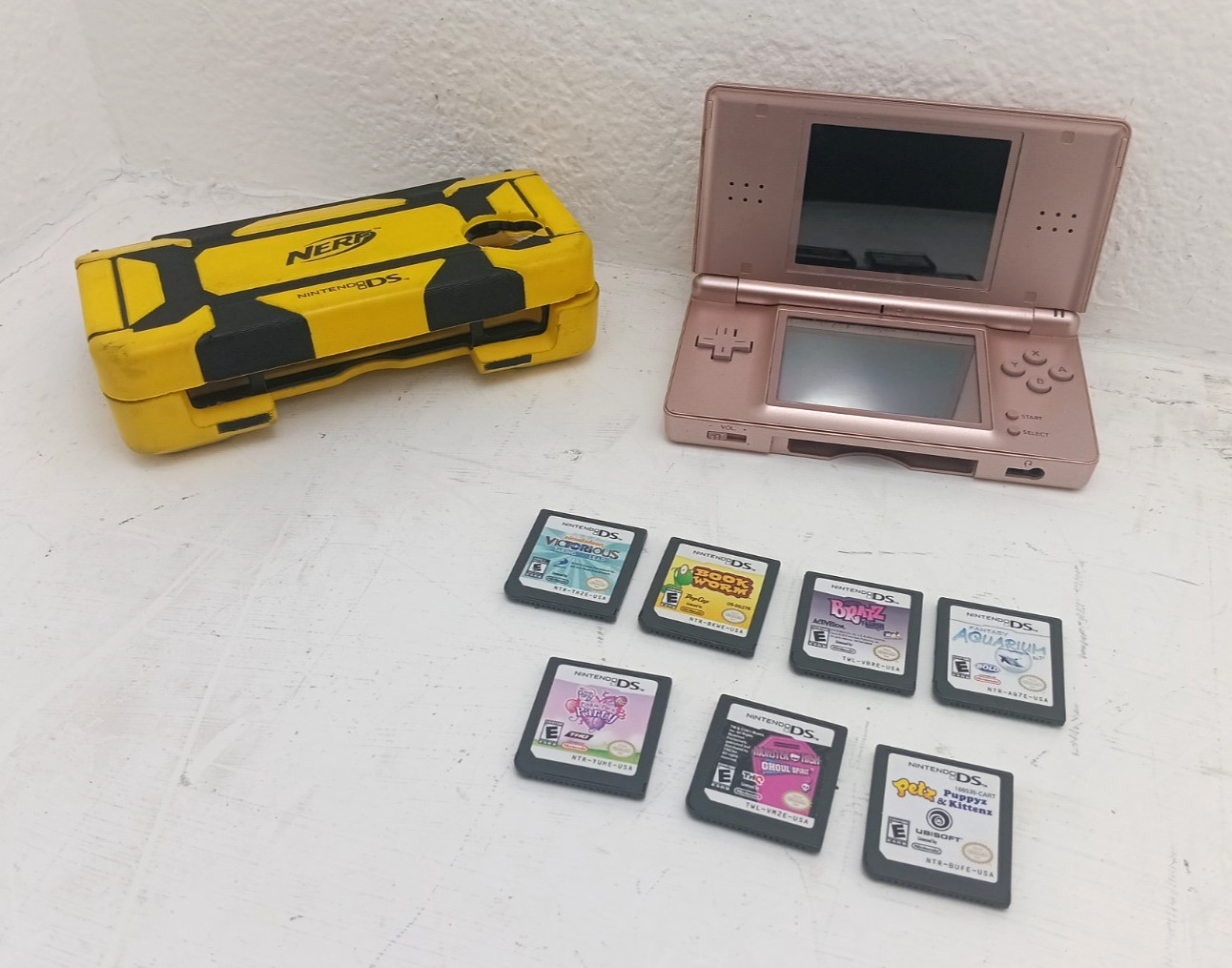 Nintendo DS lite pink console bundle w/ 7 games – Tested “read”