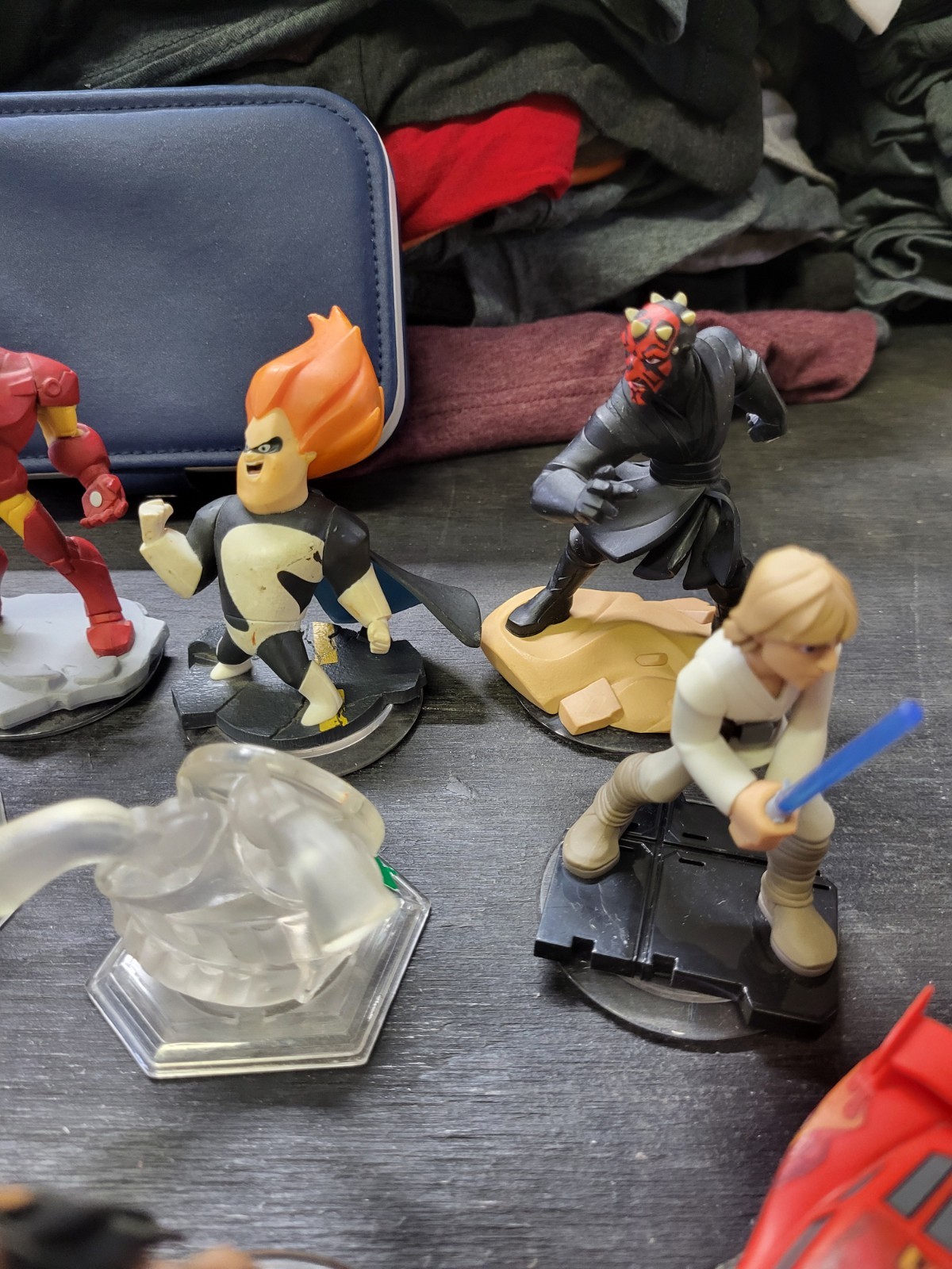 Disney Infinity Lot Of 12 Mixed Pieces – Star Wars – Marvel Ecc. – Cars Assorted