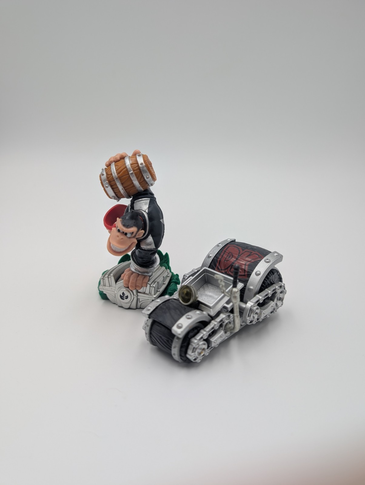 Skylanders Amiibo Donkey Kong Character Figure & Dark Barrel Blaster