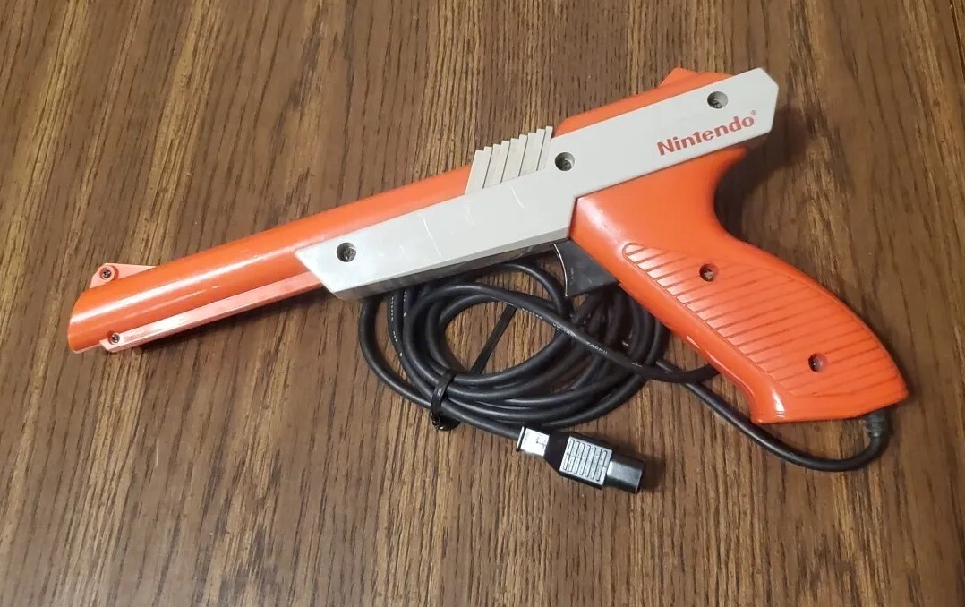 Nintendo NES Duck Hunt With Box + Zapper