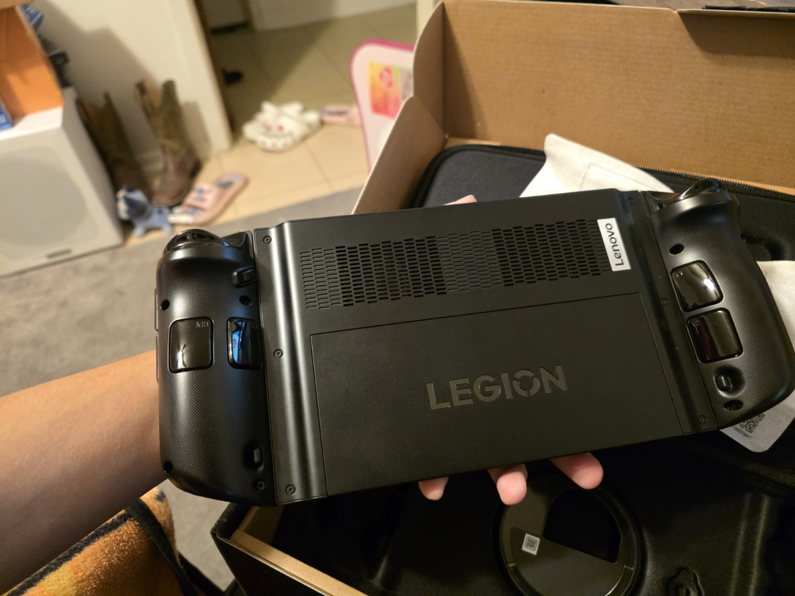 Lenovo Legion Go 512GB Windows 11 2560×1600 Black w/ Case Charger 512 Sim Card