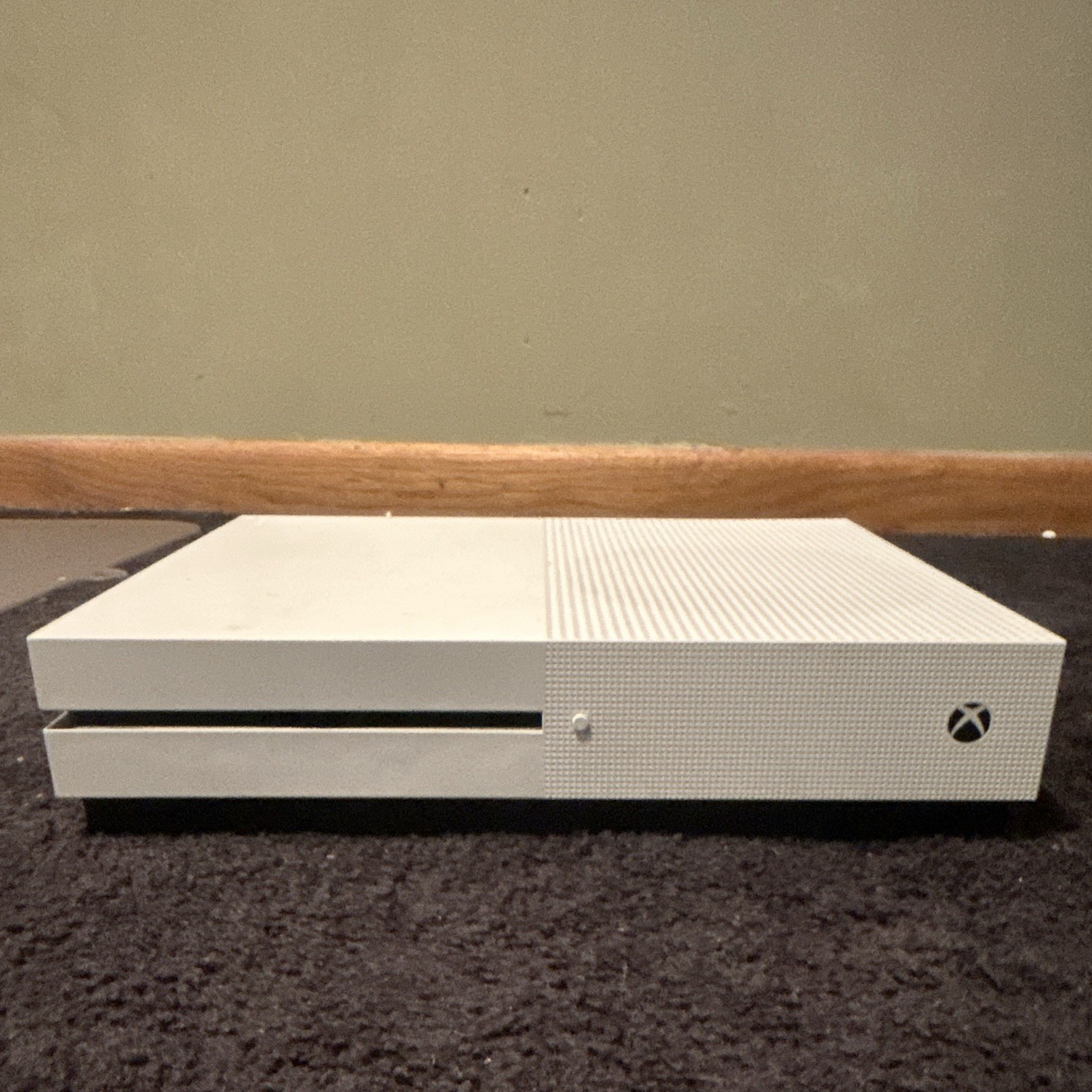 Microsoft Xbox One S White Home Console 4K UHD Blu-Ray Compatible Region Free