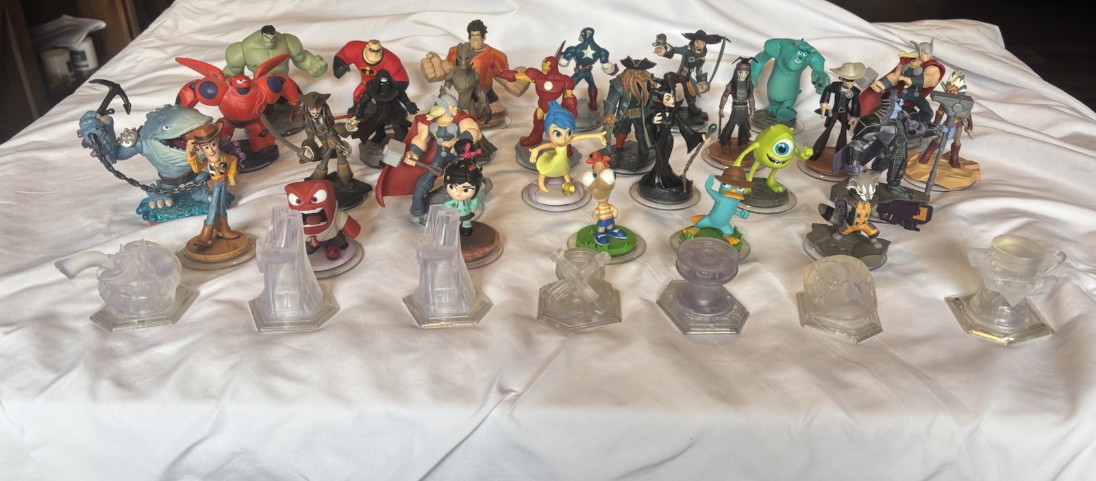 Disney Infinity Lot Of 38 Star Wars Pirates Incredibles Frozen Monsters Inc Big