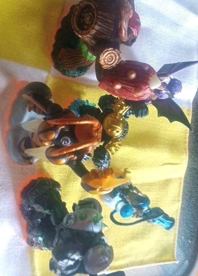 Skylanders 2012 Giants 6 Bundle: (orange base)Spyro, Crusher ,Stump Basher