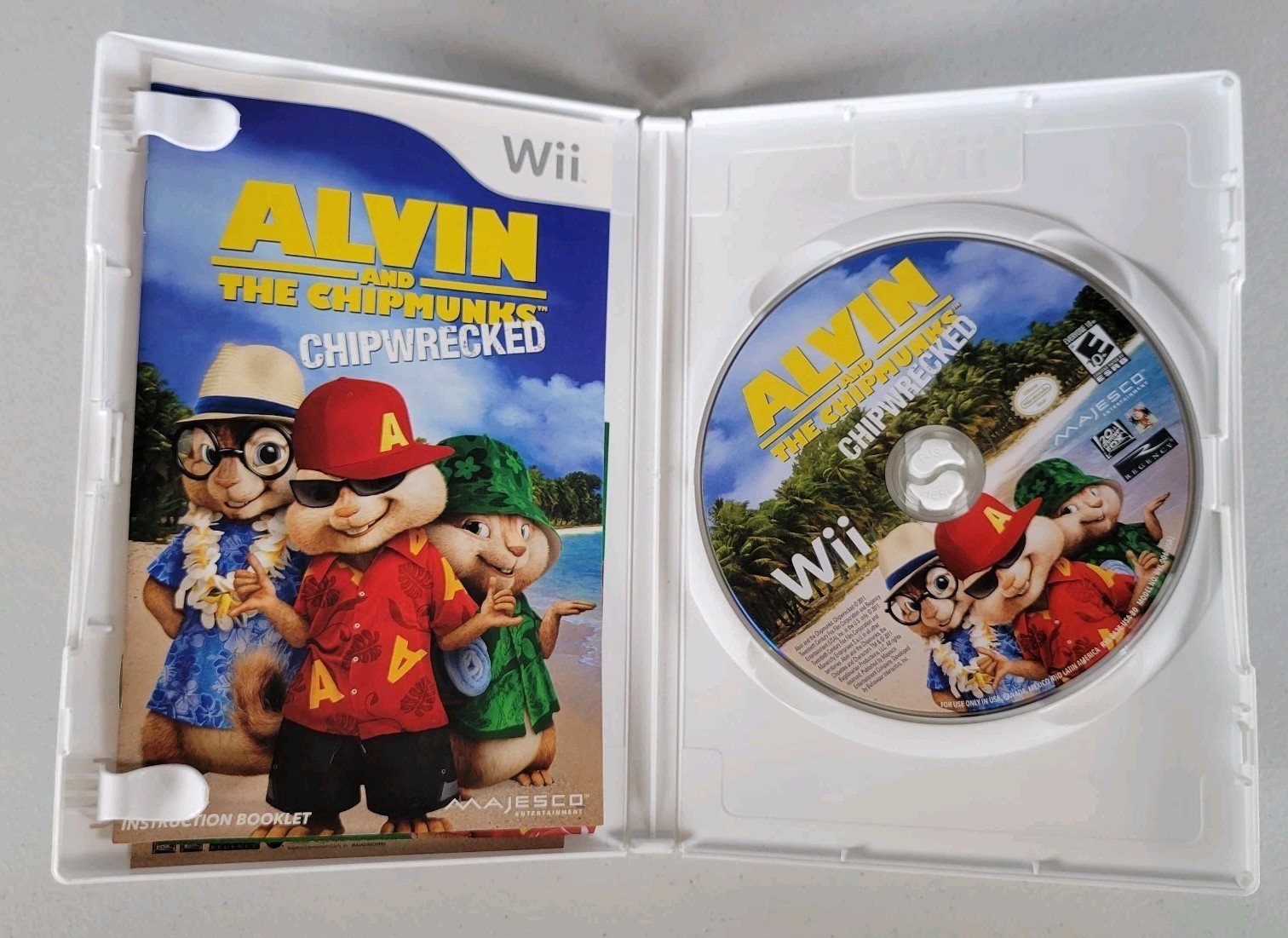Alvin and The Chipmunks Chipwrecked (Nintendo Wii) Complete w/Case & Manual