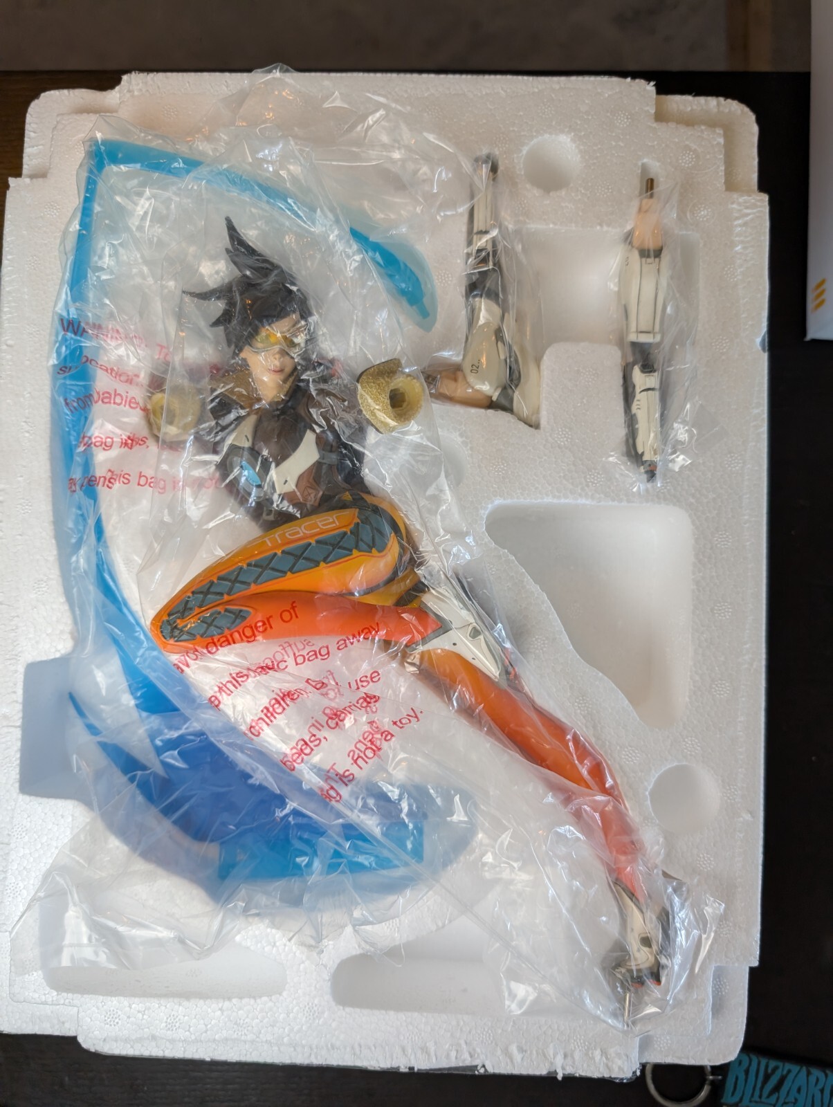OVERWATCH TRACER Statue Lot-Blizzard Team signed Box, T-Shirt,Poster,Coins