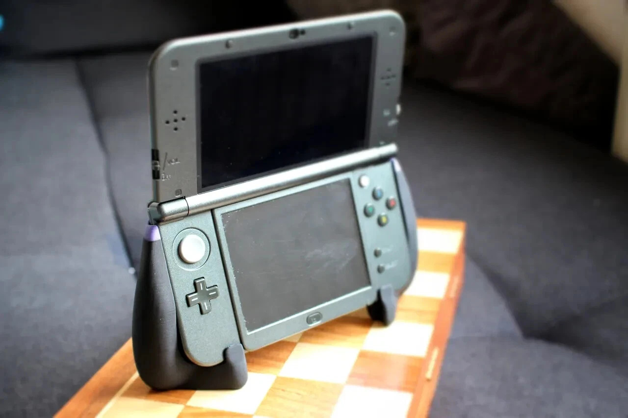 Nintendo New 3DS XL Comfort Grip Stand Handheld Controller for New 3DS XL