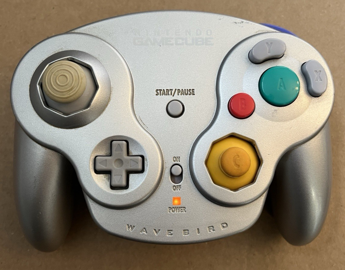 Nintendo Gamecube Wavebird Wireless Controller NO RECEIVER Powers On, Sold As Is