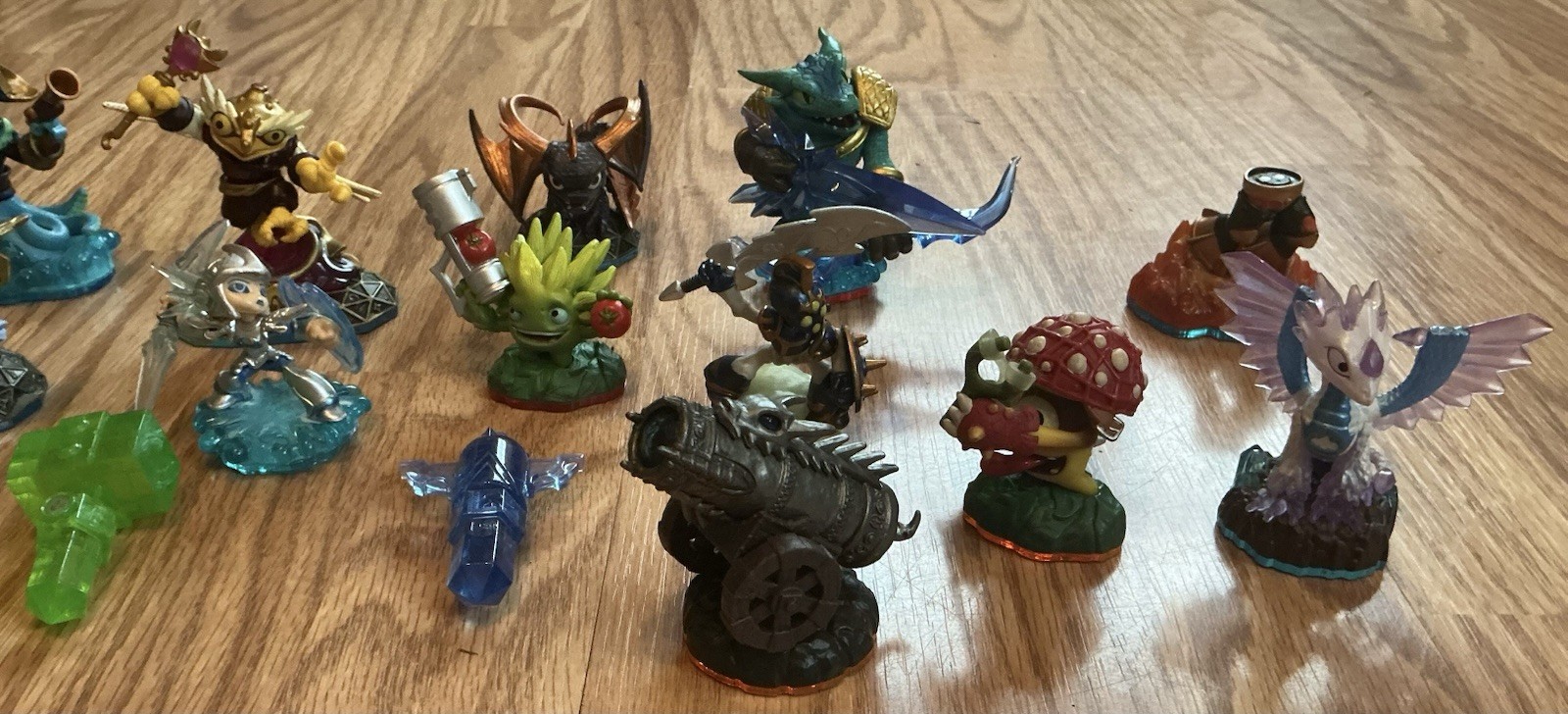 Skylanders Wii Games, Characters, And Portals Lot