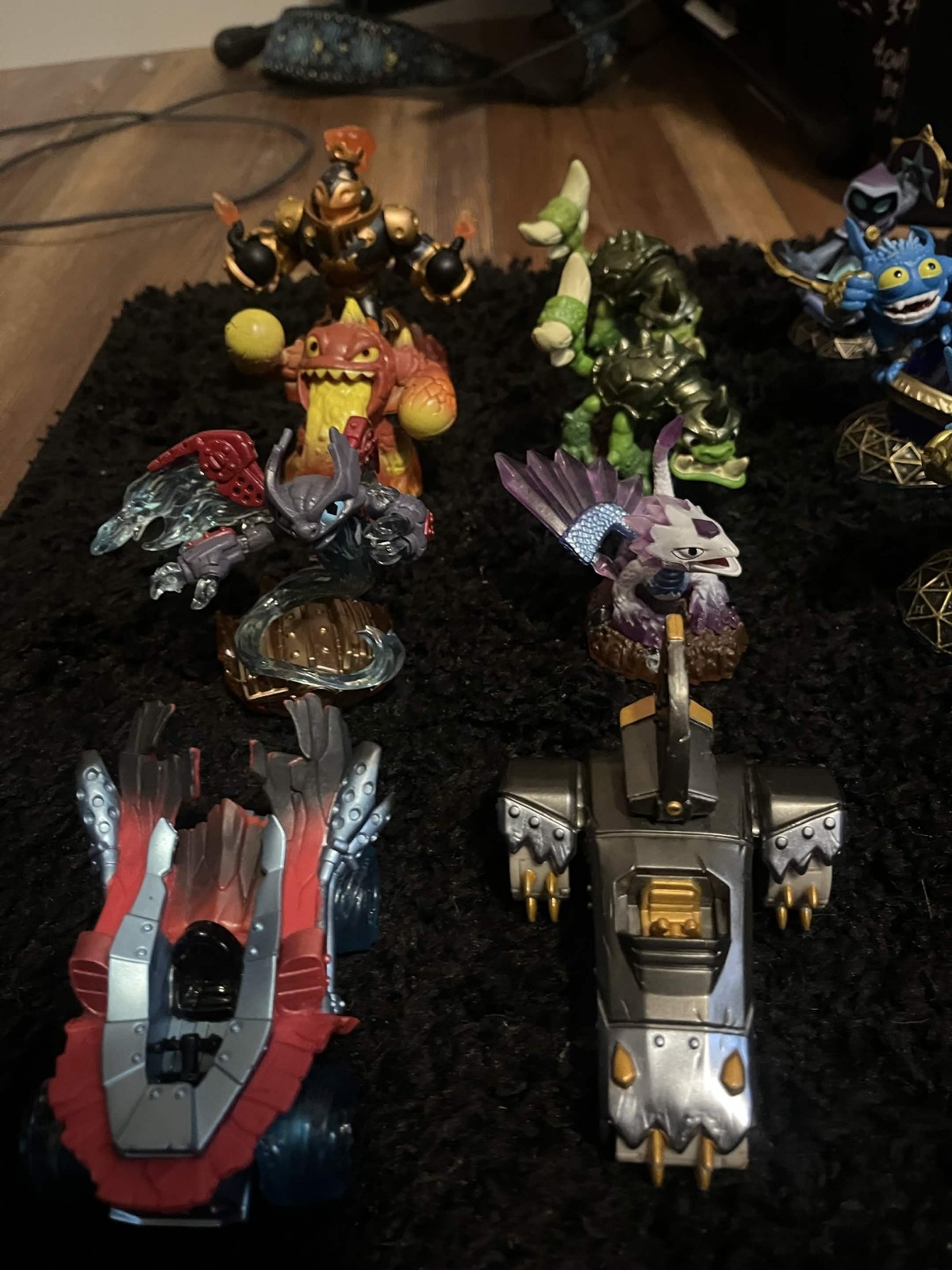 45 Skylander figures! 5 Magic items and 2 vehicles (Good condition and working!)