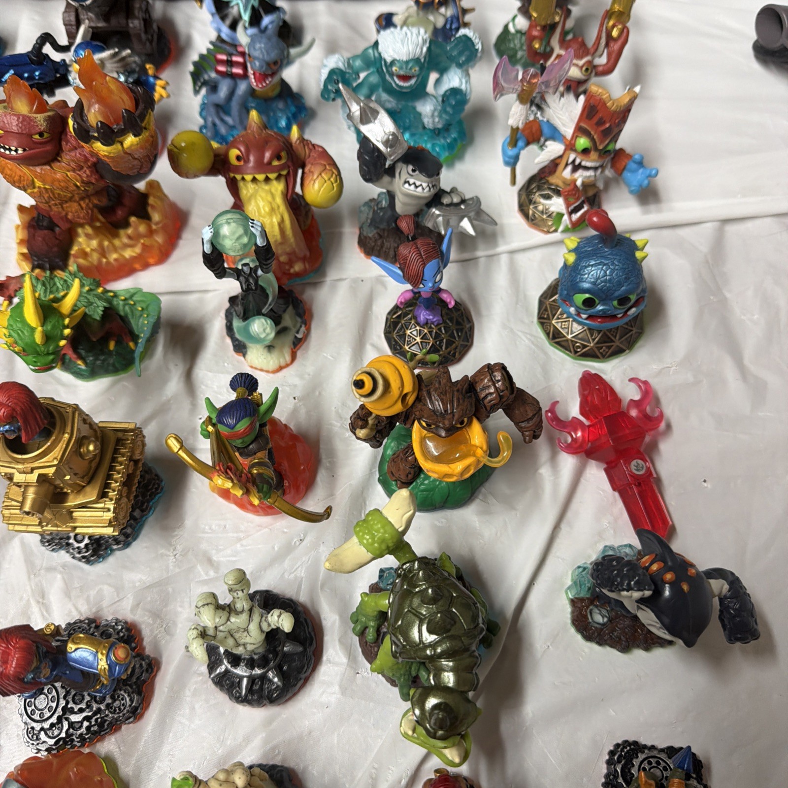 LOT 42 Skylanders: Spyro’s, Giants & More Adventure Game Skylander Figures