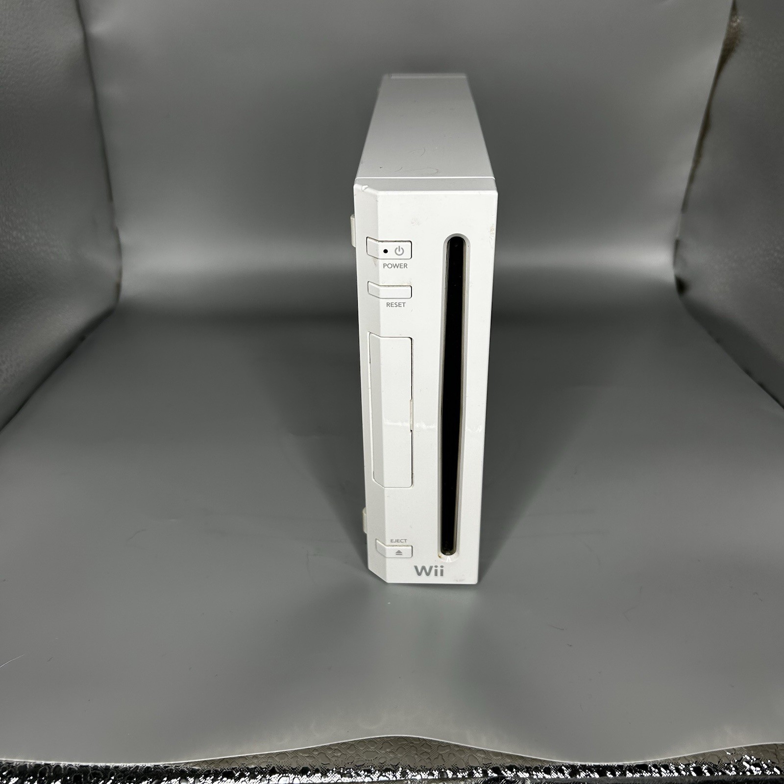 Nintendo Wii RVL-001 Bundle: 2 Wii Remotes, AV Cables, Games Lot