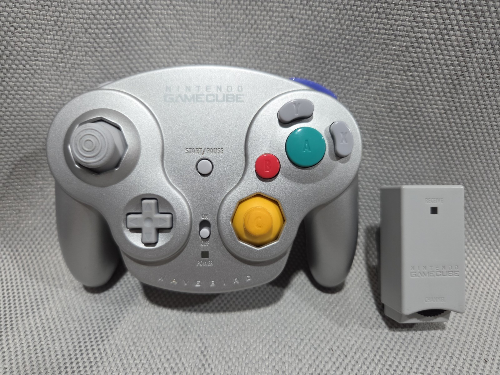Wavebird (Platinum) With Receiver And Weighted Stand – GameCube Controller
