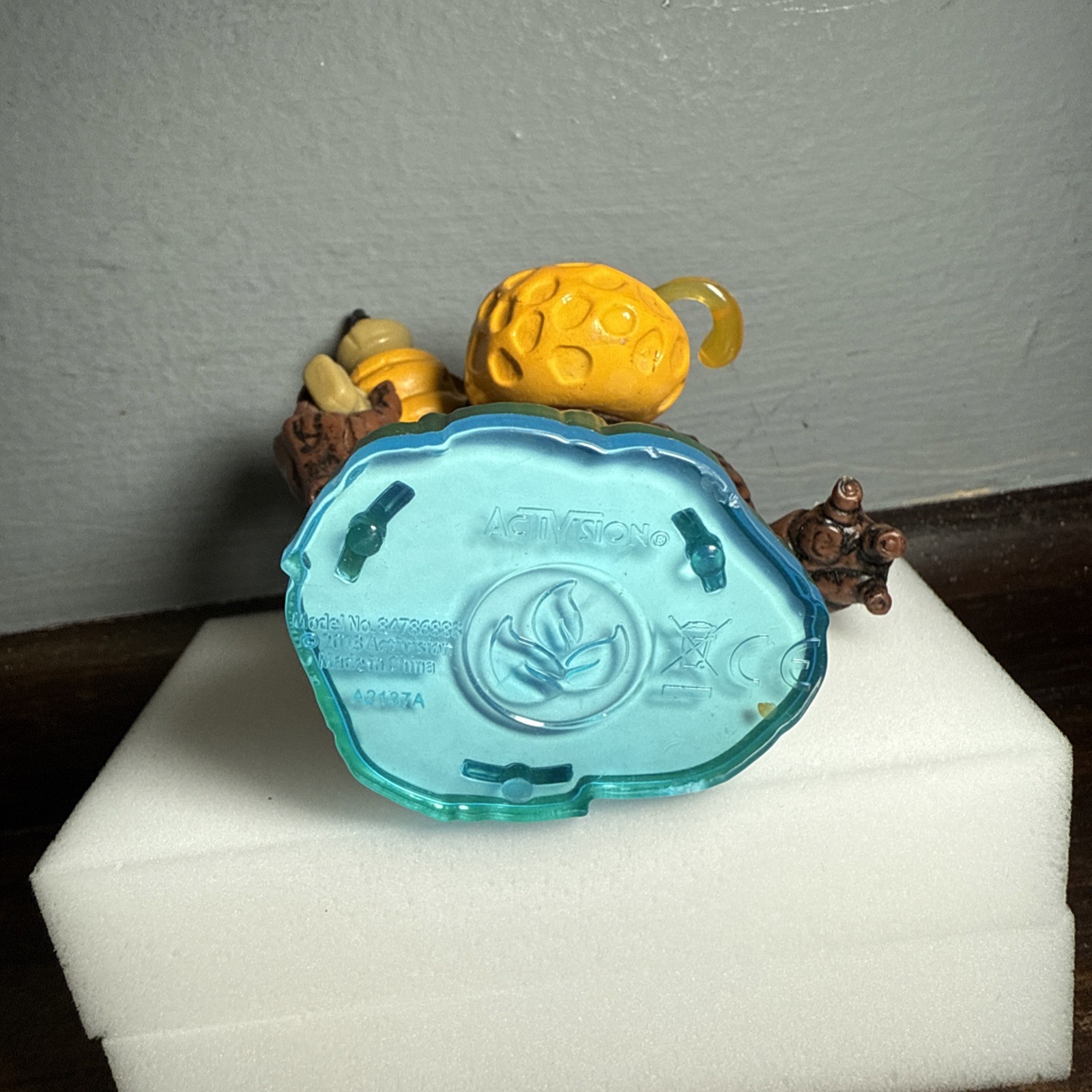 Skylanders Swap Force Lightcore Bumble Blast Figure – Activision 2013