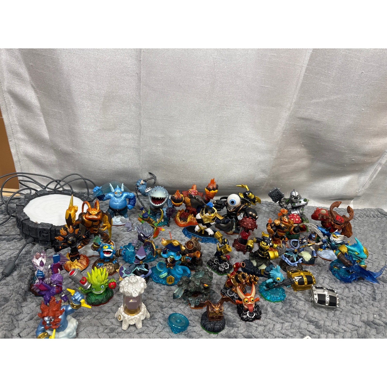 Skylanders Figure Lot 30+ Figures Portal Case Cards Starlink Razor Lemay NIB