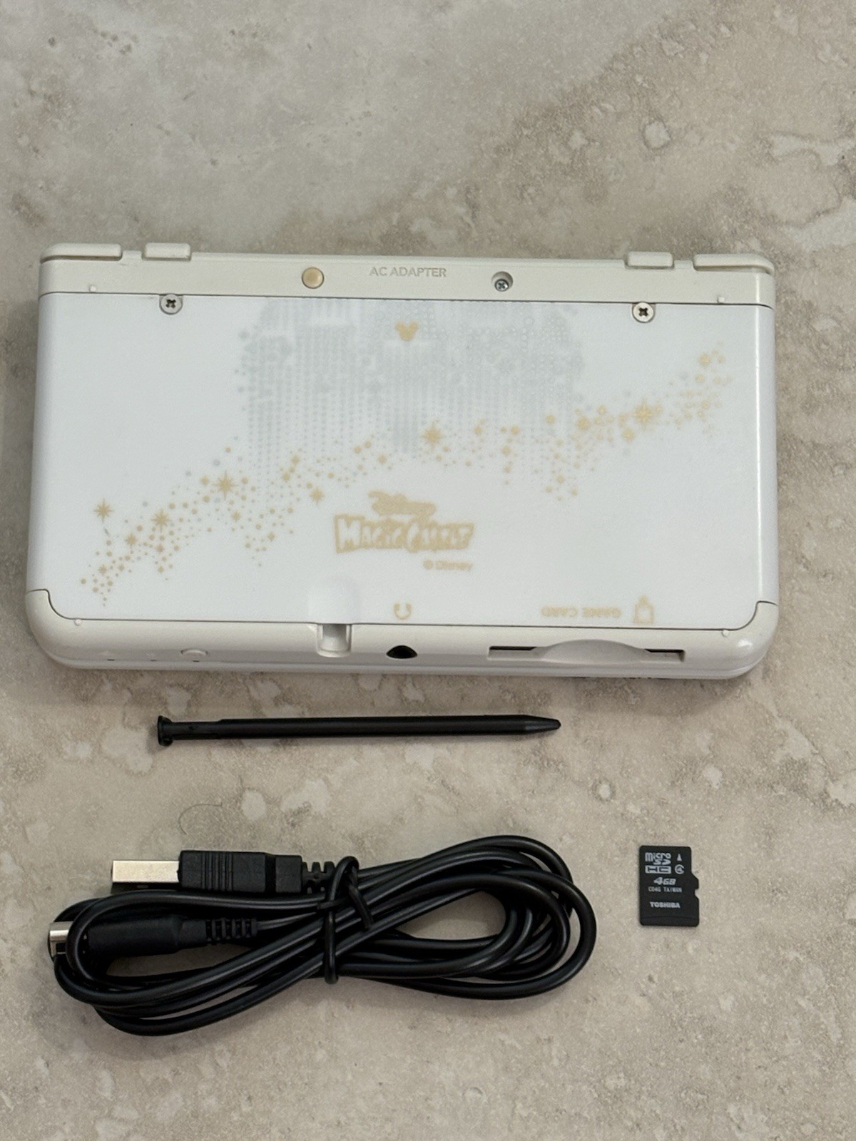 Nintendo New 3DS White Edition Handheld System Console With Charger Read Desc