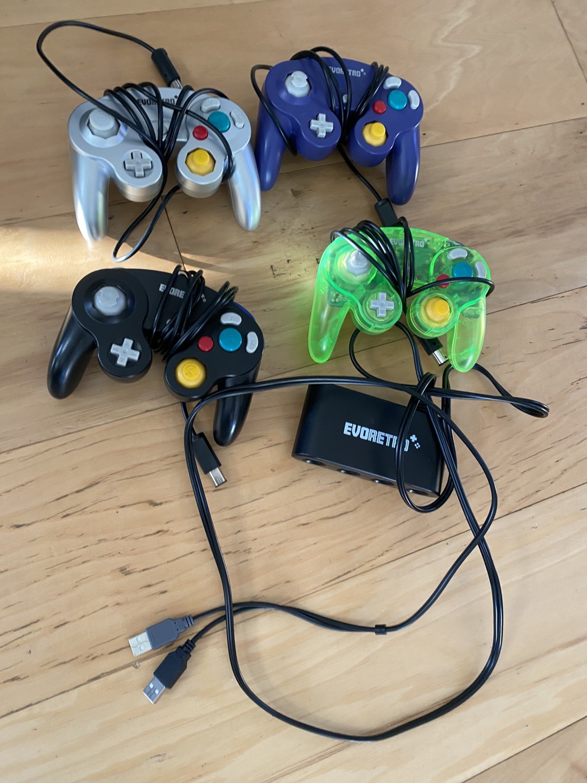 Lot of 4 Assorted Third Party GameCube Controllers 2 work! Also 4 to 1 Adapter