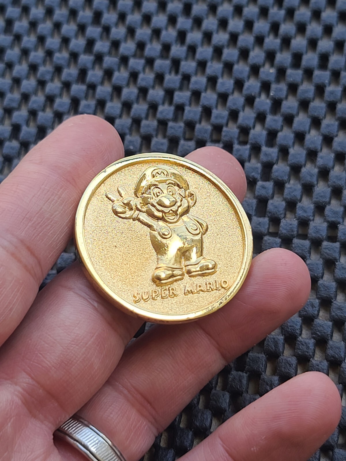 Super Mario Gold Coin Medal Video Game 10th Anniversary Rare Promo SNES N64 GBA