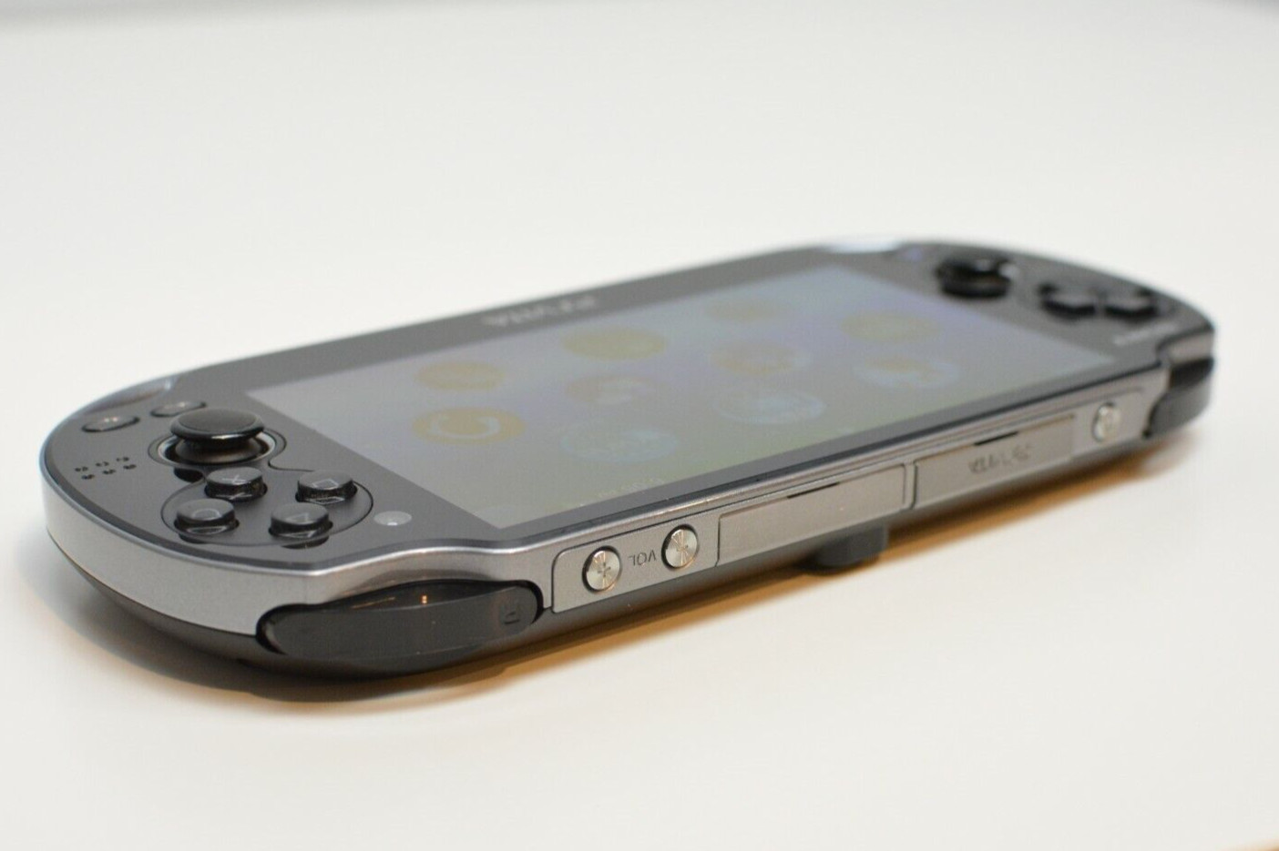SONY PS Vita PCH-1000 / 1100 Black Model OLED Wi-Fi w/ Charger Excellent