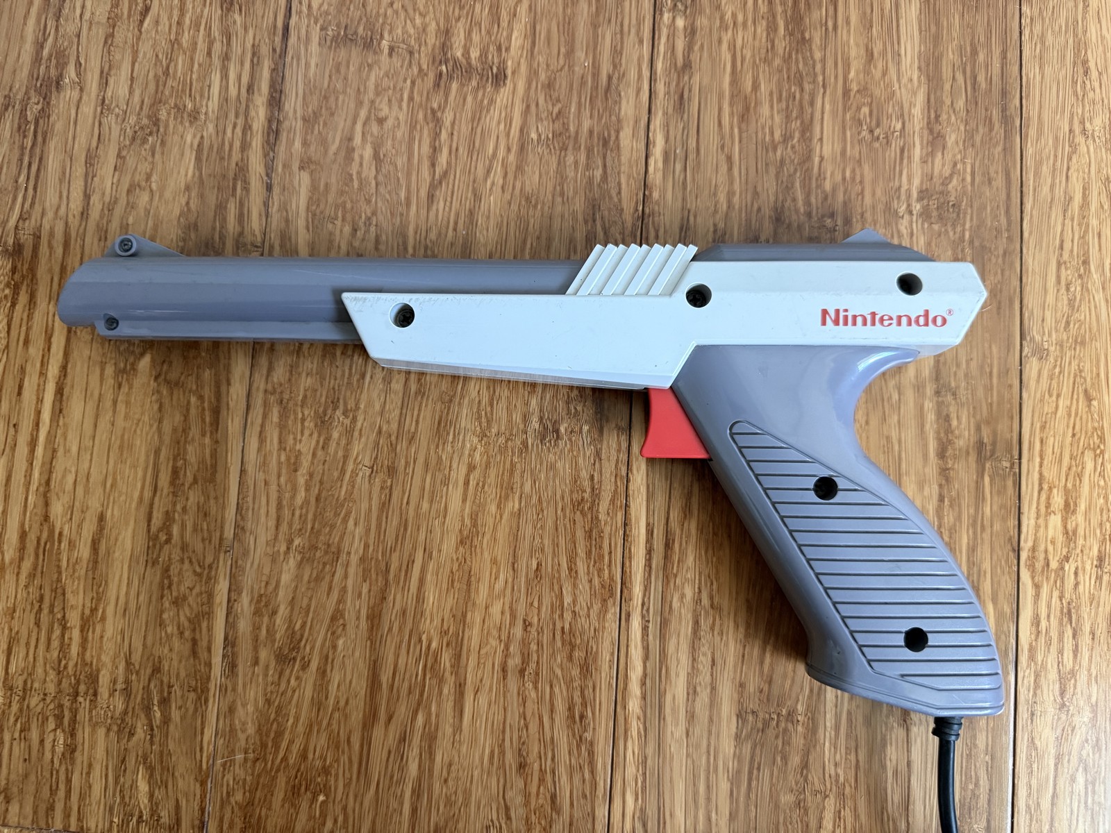 Nintendo NES Zapper Light Gun • Duck Hunt • Gray NES-005 • OEM Authentic