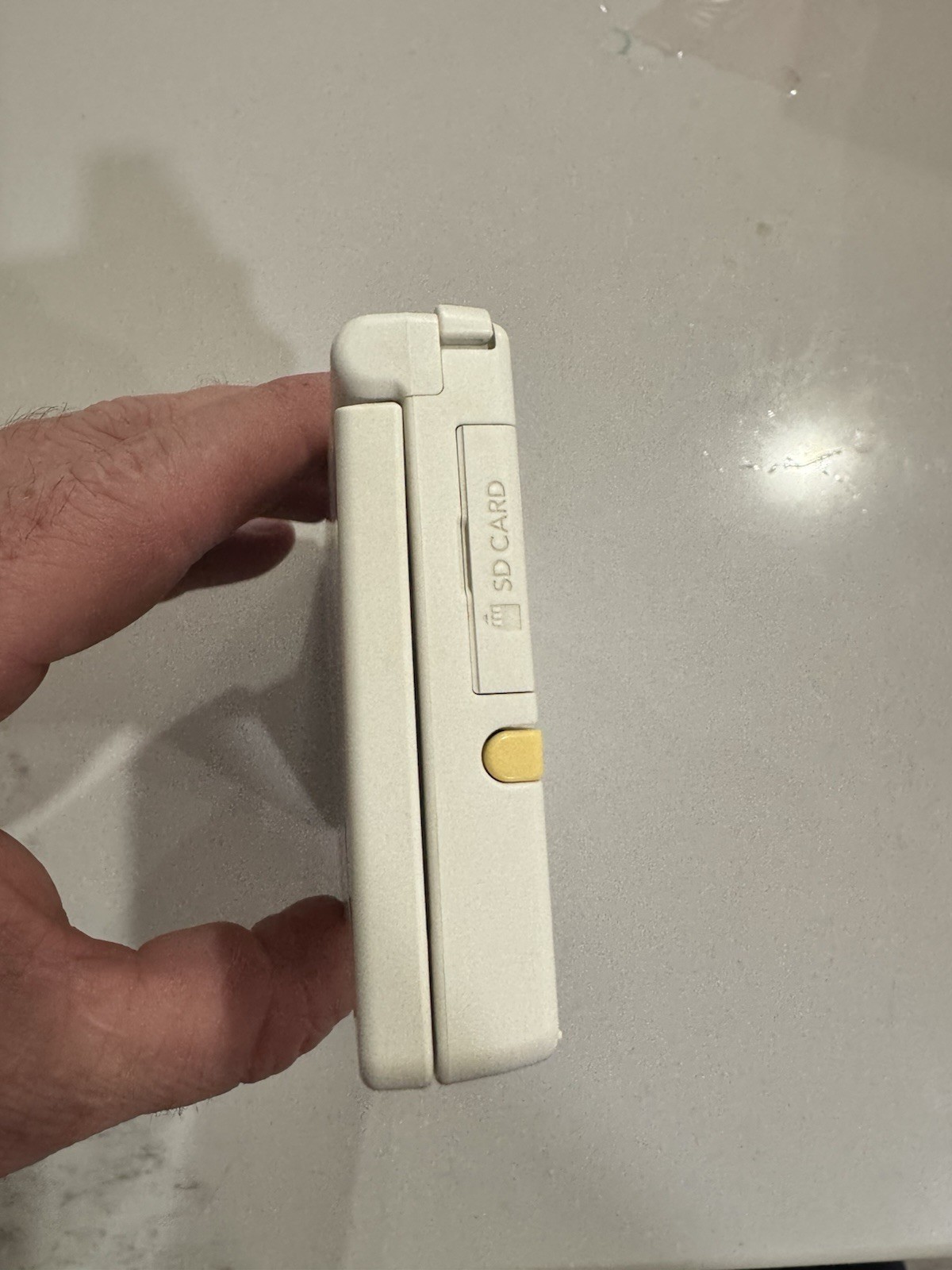 Nintendo DSi Handheld Game Console with Stylus. TESTED/WORKING