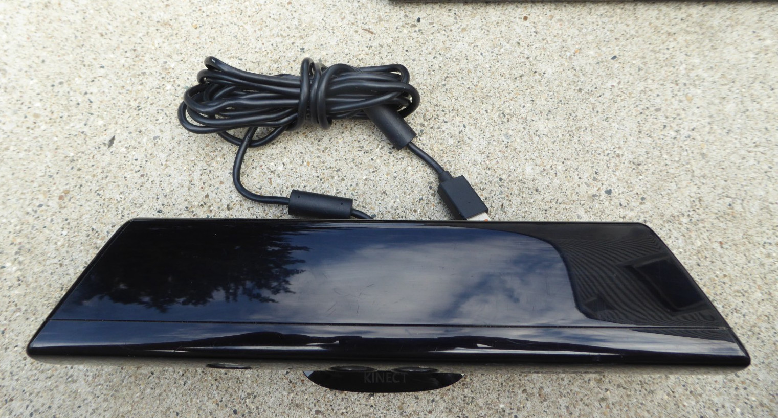 Bundle Microsoft Xbox 360 E 250GB console With, Kinect, Controller Tested