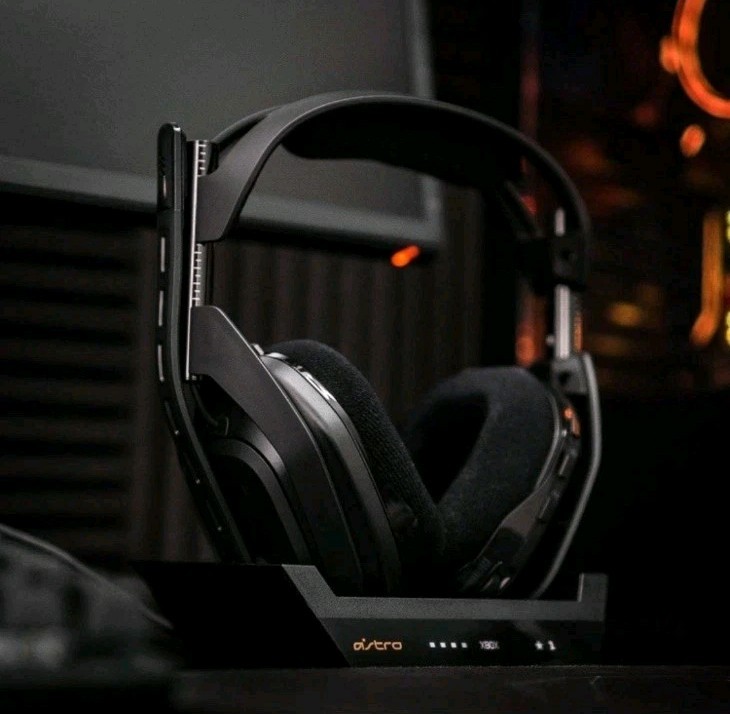 Logitech Astro A50 LIGHTSPEED Wireless Gaming Headset + Base Station Gen 4