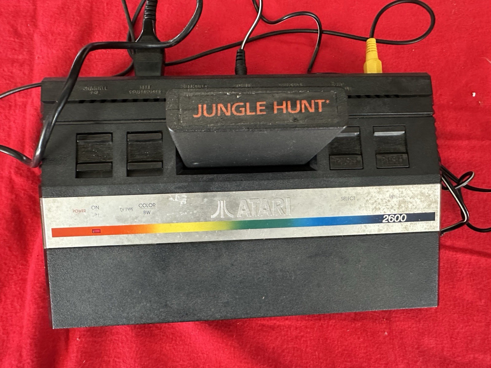 Jungle Hunt Atari 2600 box, game, warranty card, no manual TESTED WORKS
