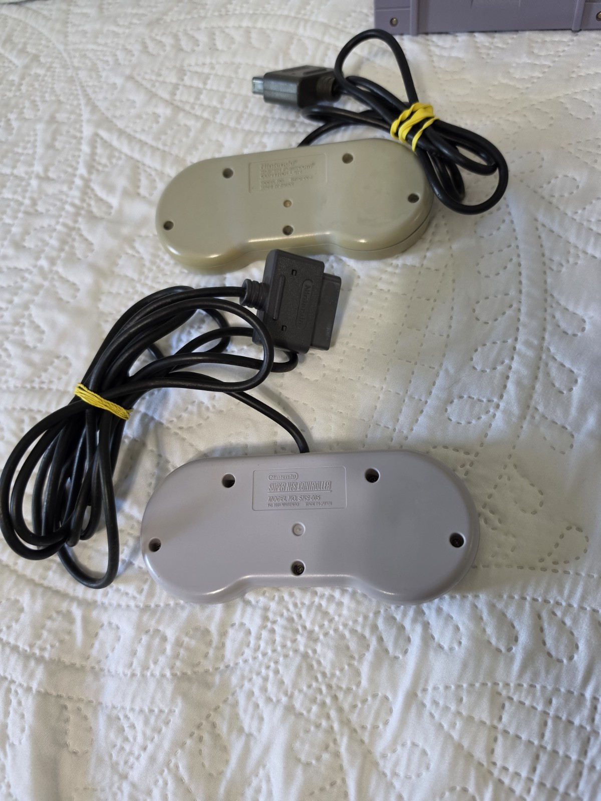 Super Nintendo SNES Control Deck Console System 2 Controllers, 1 Game TESTED