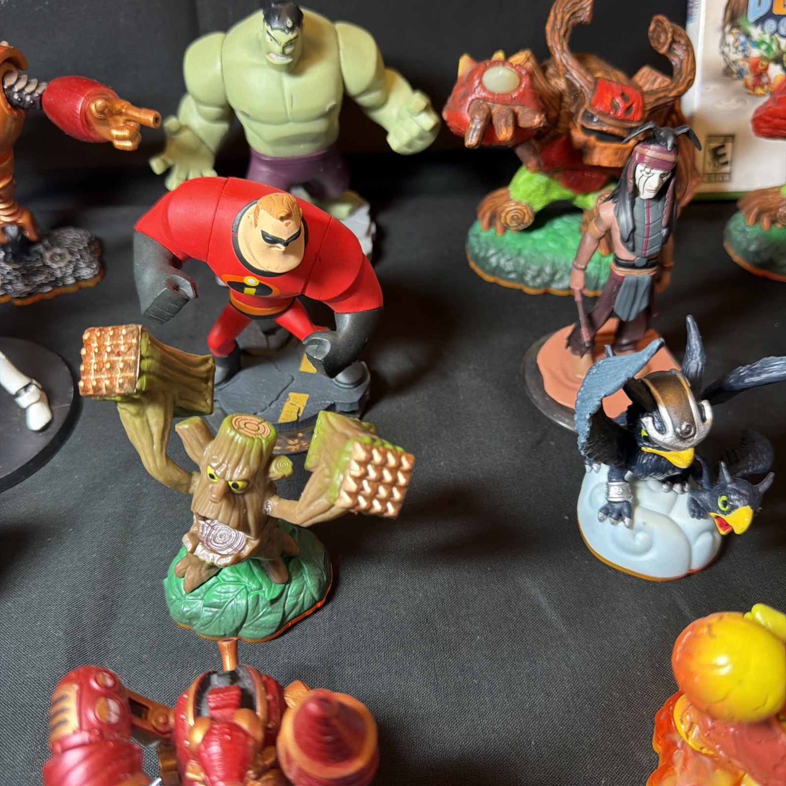 Skylanders Mixed Lot Of 35 Action Figure Toys+vehicles+2 Xbox Game DVDs