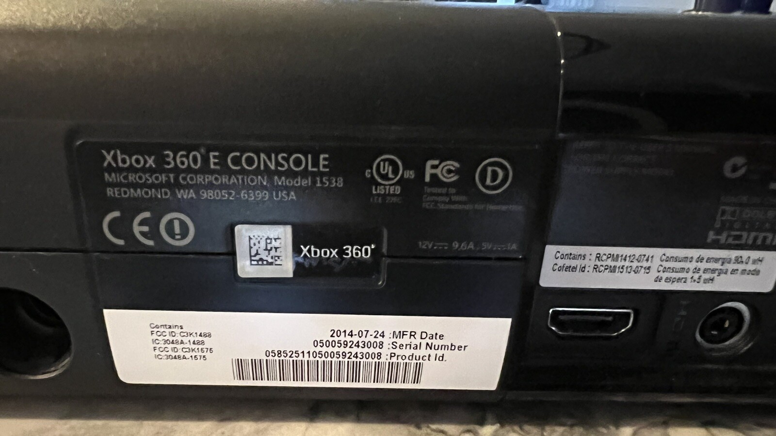 XBOX 360 E Model 1538 Bundle