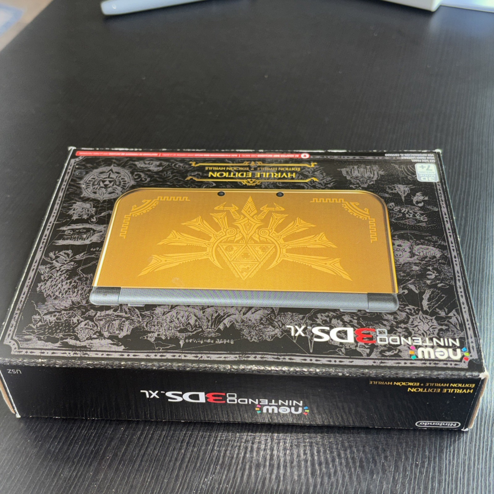 Nintendo New 3DS XL Handheld System Hyrule Edition Complete in Box Zelda Gold