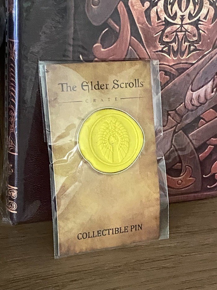 Loot Crate The Elder Scrolls items – Plush, Journal, Tray & Pins (Excl.) 5 PC