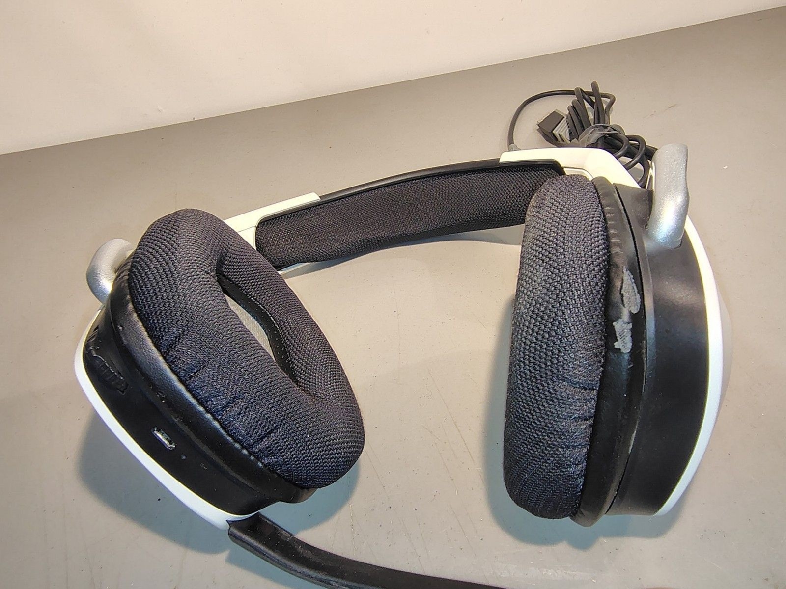 Corsair Void RGB Elite CA-9011202-NA White Wireless Premium Gaming Headset