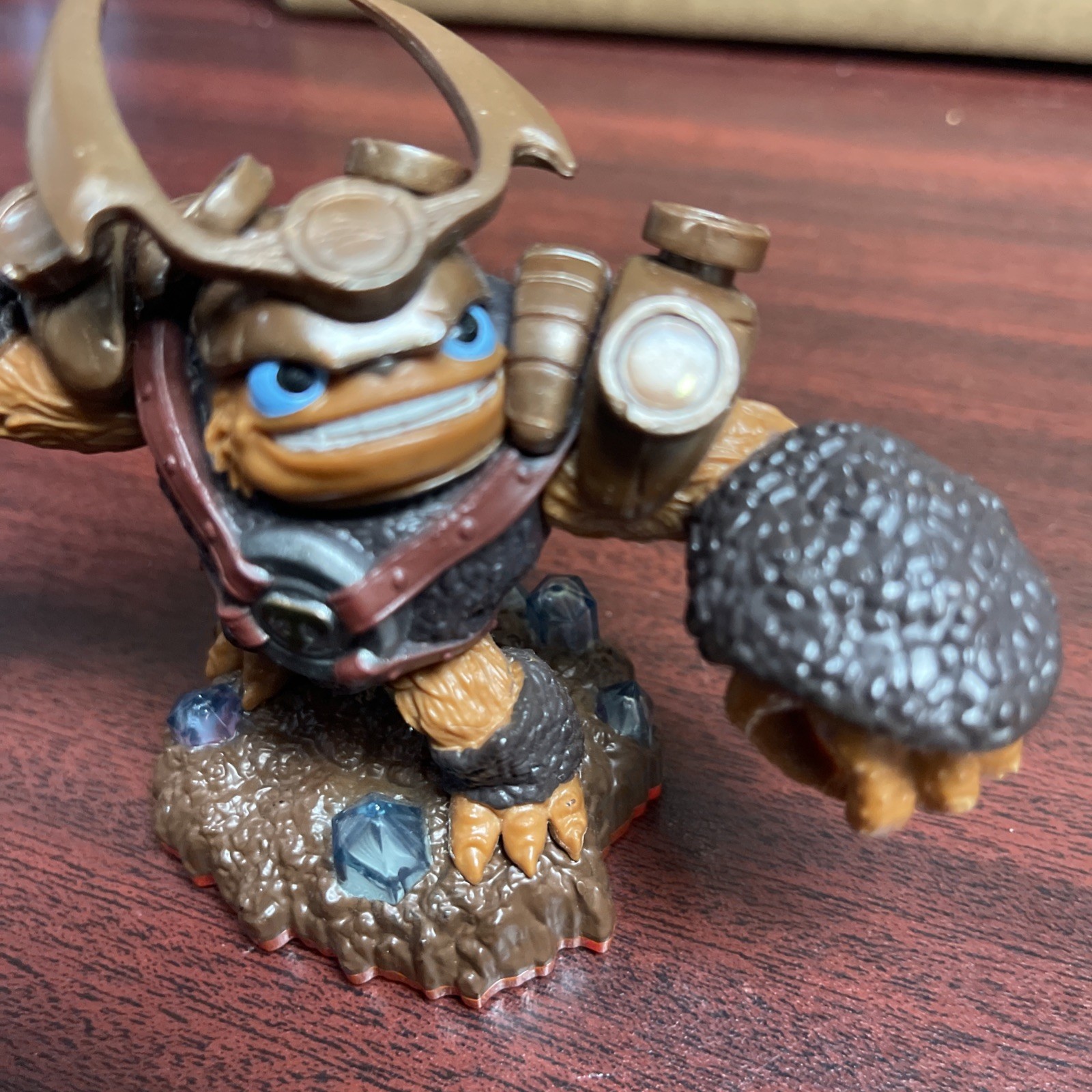 Skylanders Wallop Character Figure Spyro Series – Works, but missing hammer