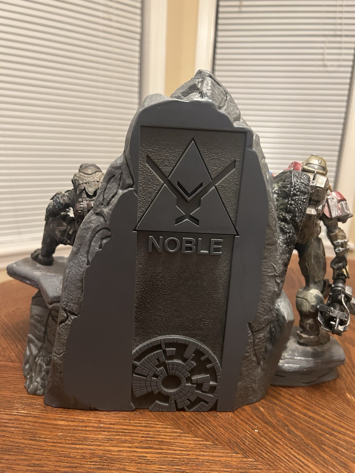 Halo Reach Legendary Edition Statue Noble (MISSING SOME WEAPONS)