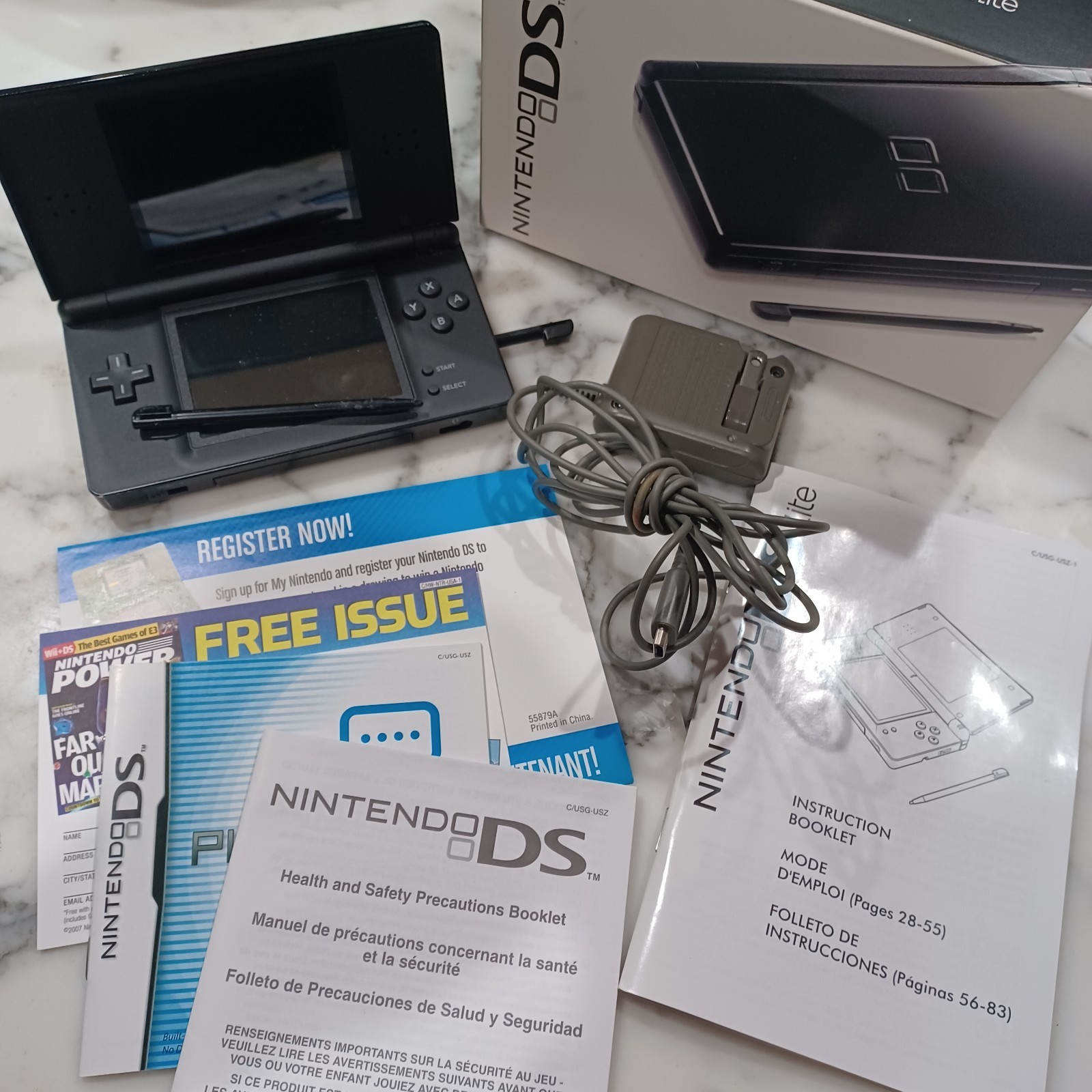 Vintage Find | Nintendo DS Lite Onyx Black with 2 stylus and Charger & Game
