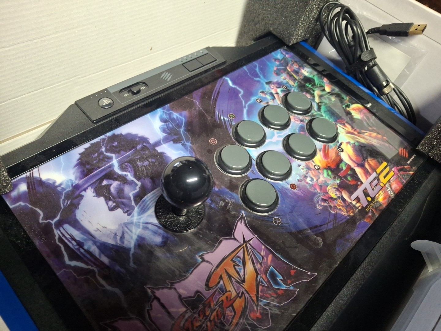 MadCatz Ultra Street Fighter IV Arcade Fight Stick Tournament Edition 2 PS3/PS4