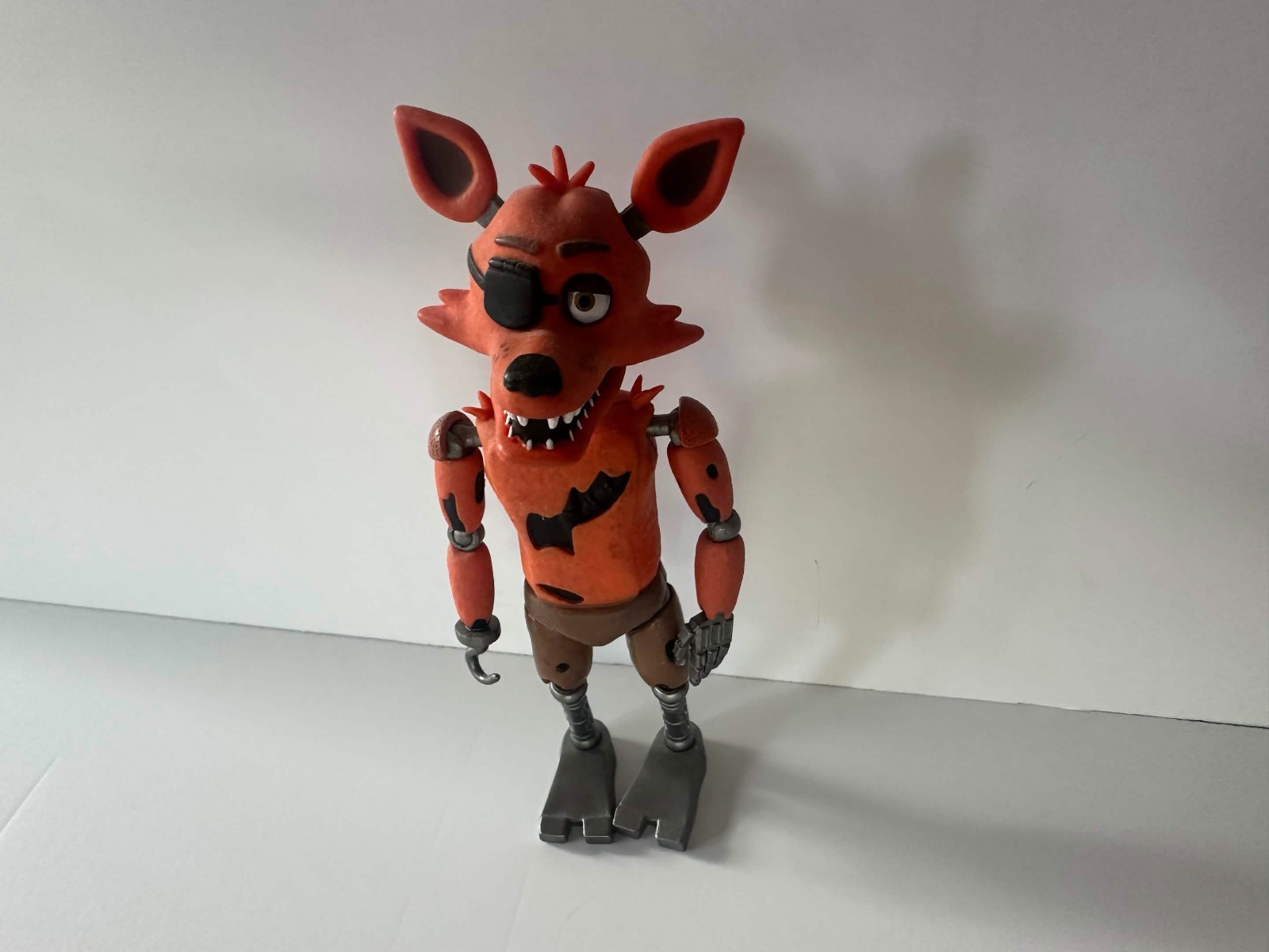 Funko FNaF, 2017 – Glow in the dark Foxy action figure. [Hot topic exclusive]
