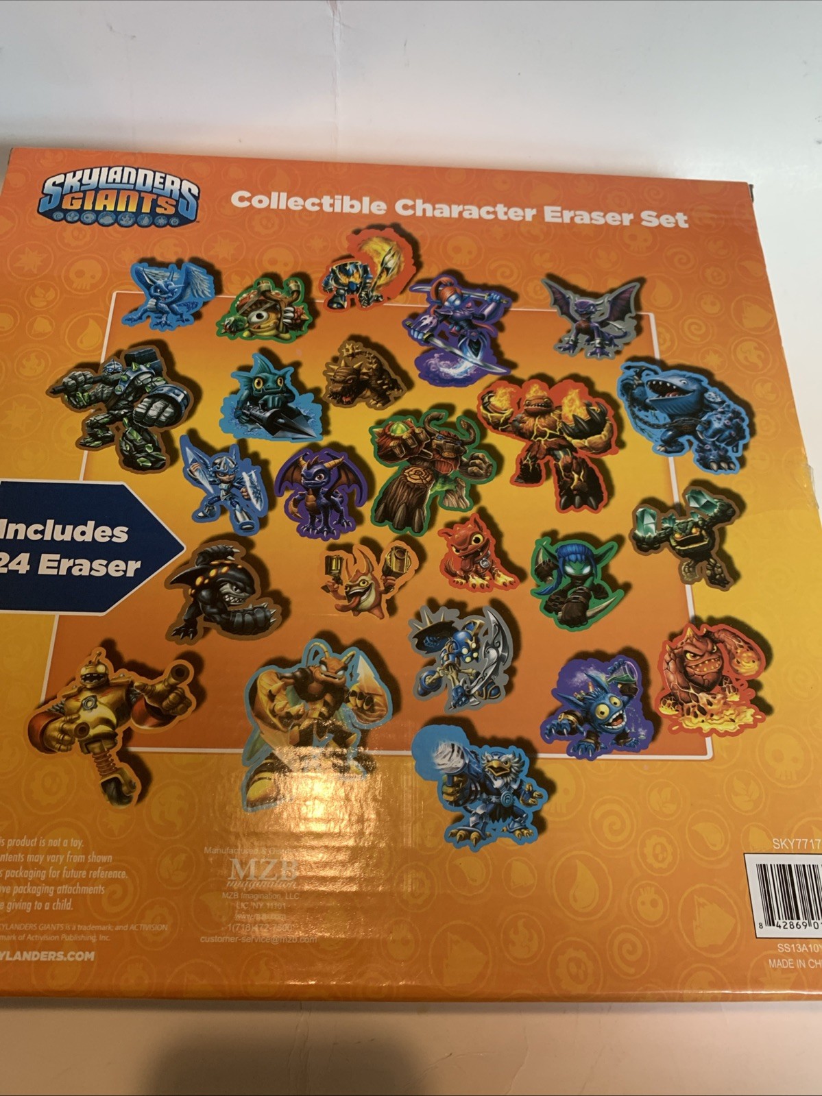 Skylanders Giants Collectible Character Eraser Set with 24 pieces New from 2012