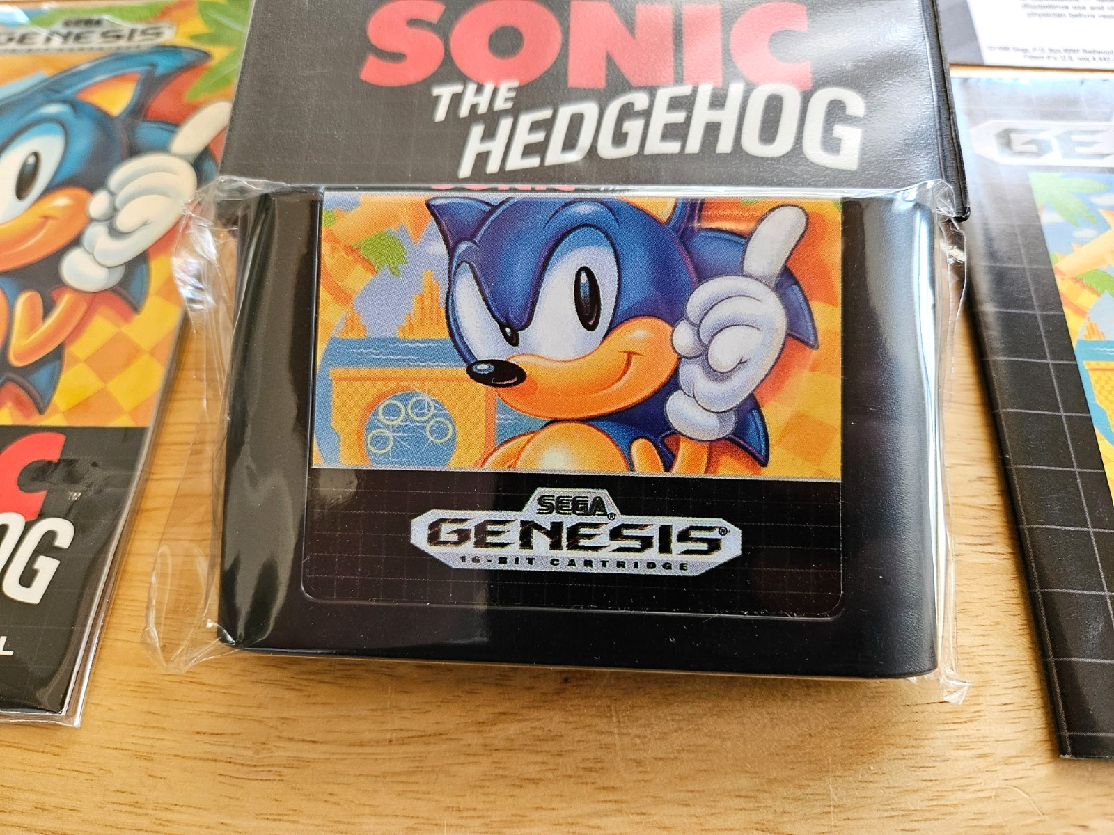 Sega Genesis (VERY GOOD) – Sonic The Hedgehog ESRB – Complete CIB Retail in Box