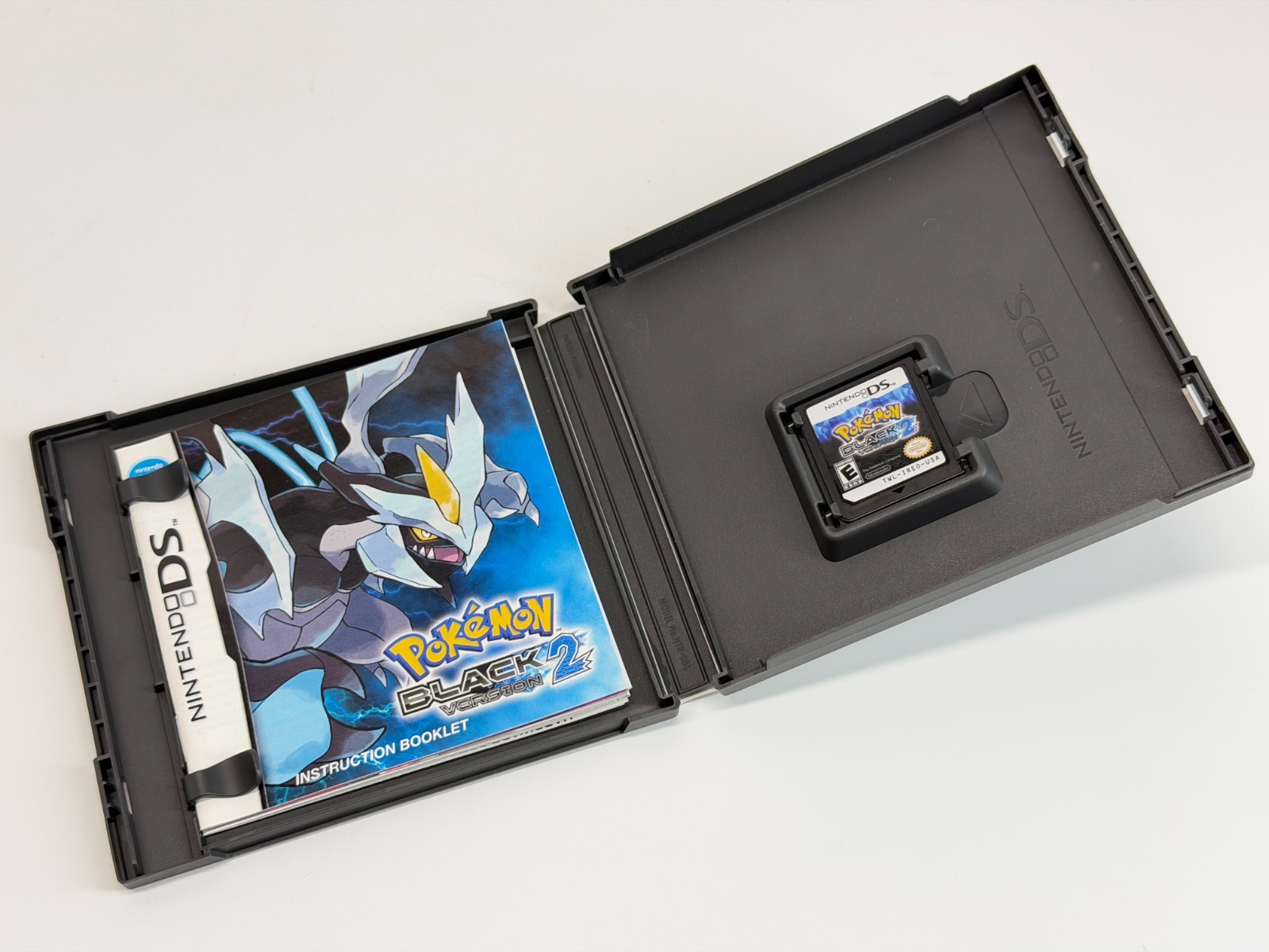 Pokemon Black 2 Version (Nintendo DS) Complete w/Inserts *Tested*
