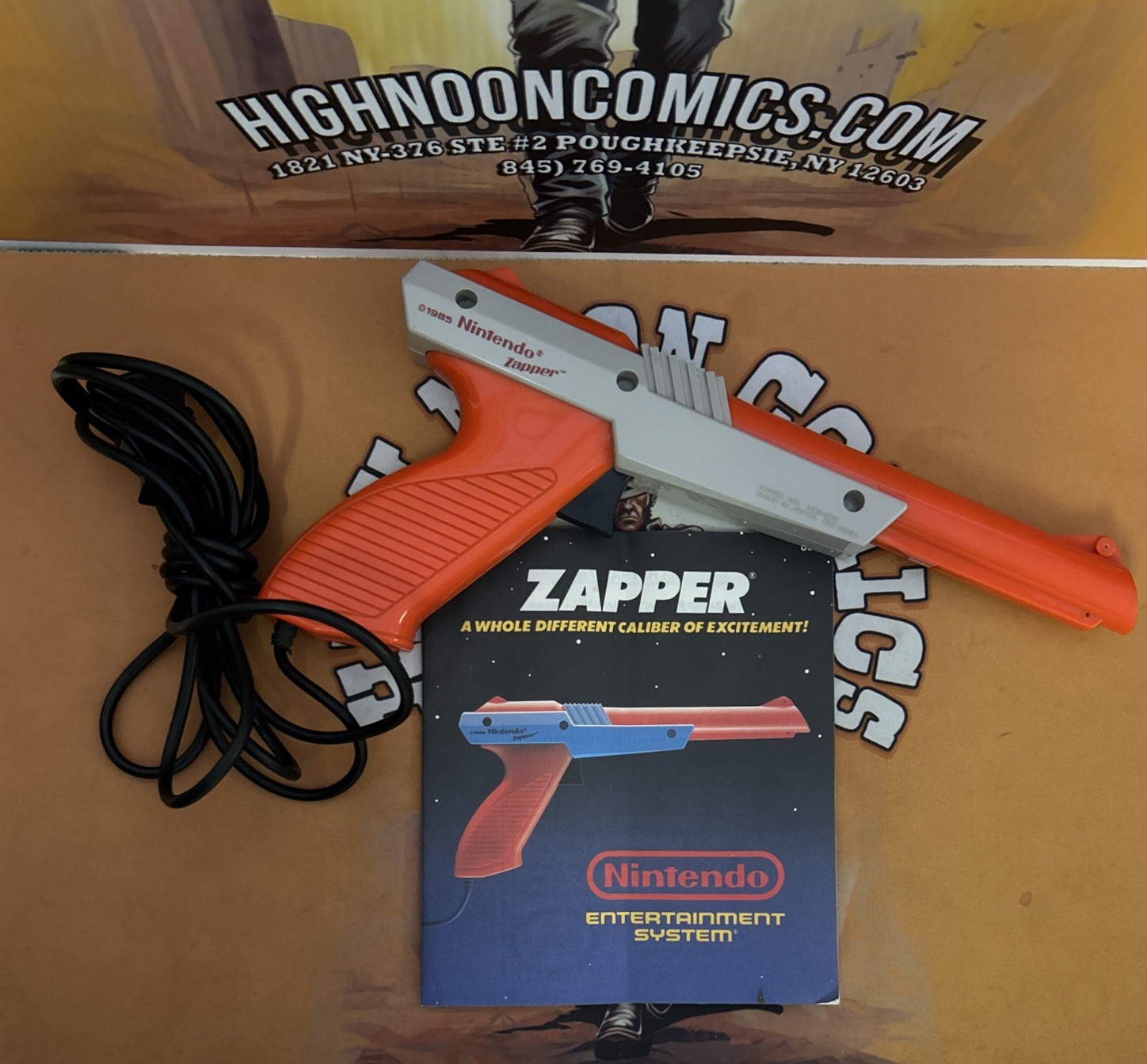 NINTENDO NES ORANGE ZAPPER LIGHT GUN WITH MANUAL 1985 VINTAGE DUCK HUNT