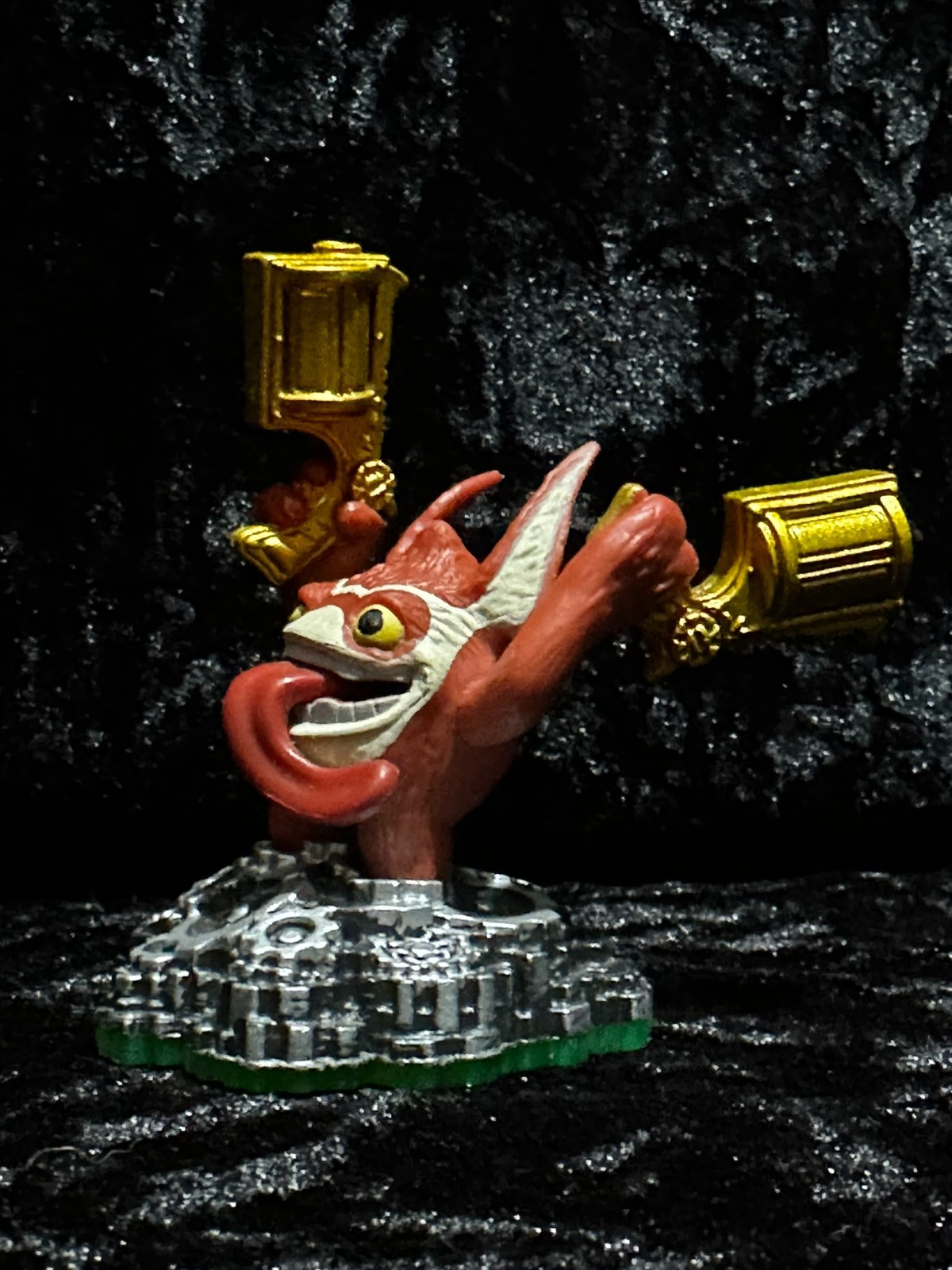 Skylanders Spyro’s Adventure Character Figure: TRIGGER HAPPY (green base)