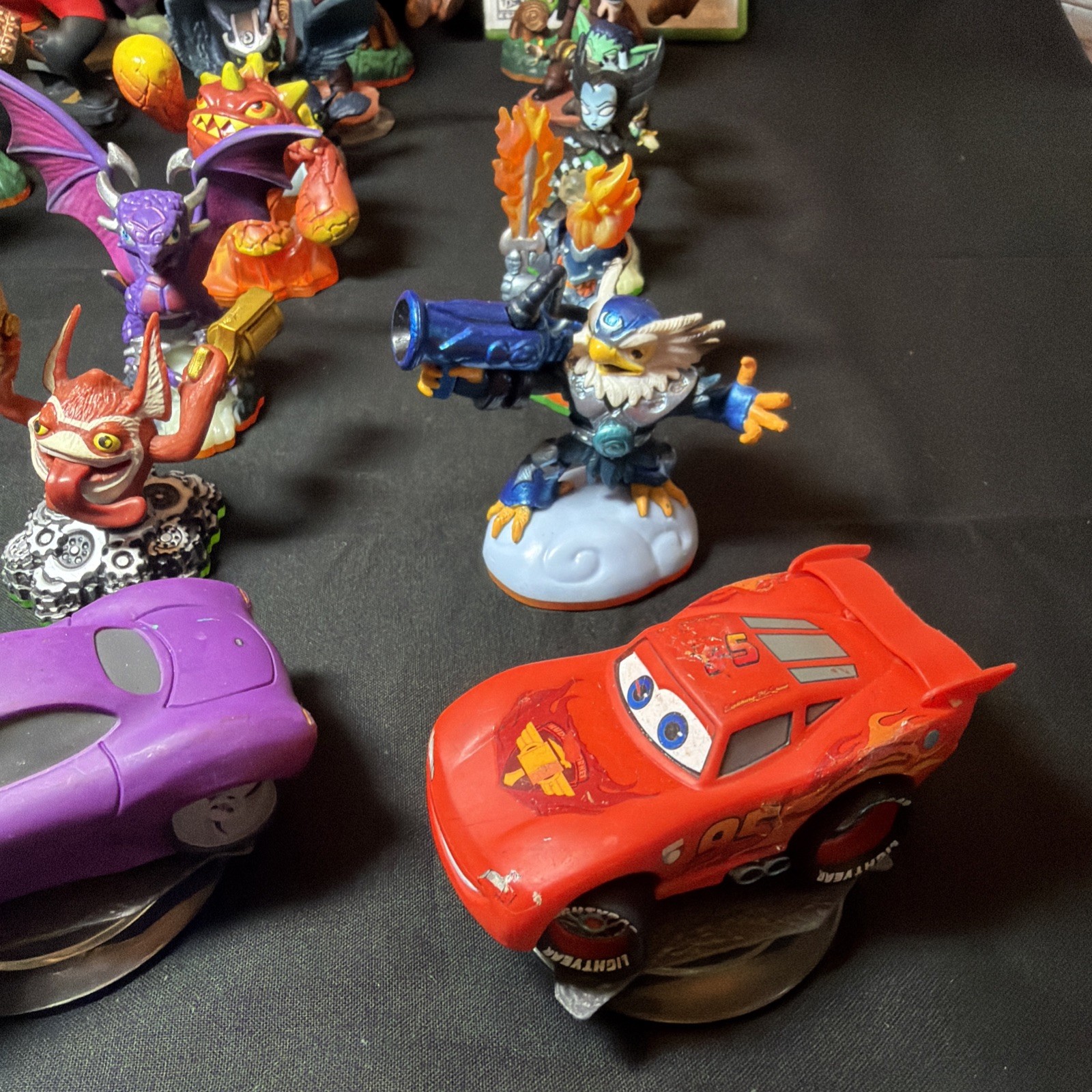 Skylanders Mixed Lot Of 35 Action Figure Toys+vehicles+2 Xbox Game DVDs