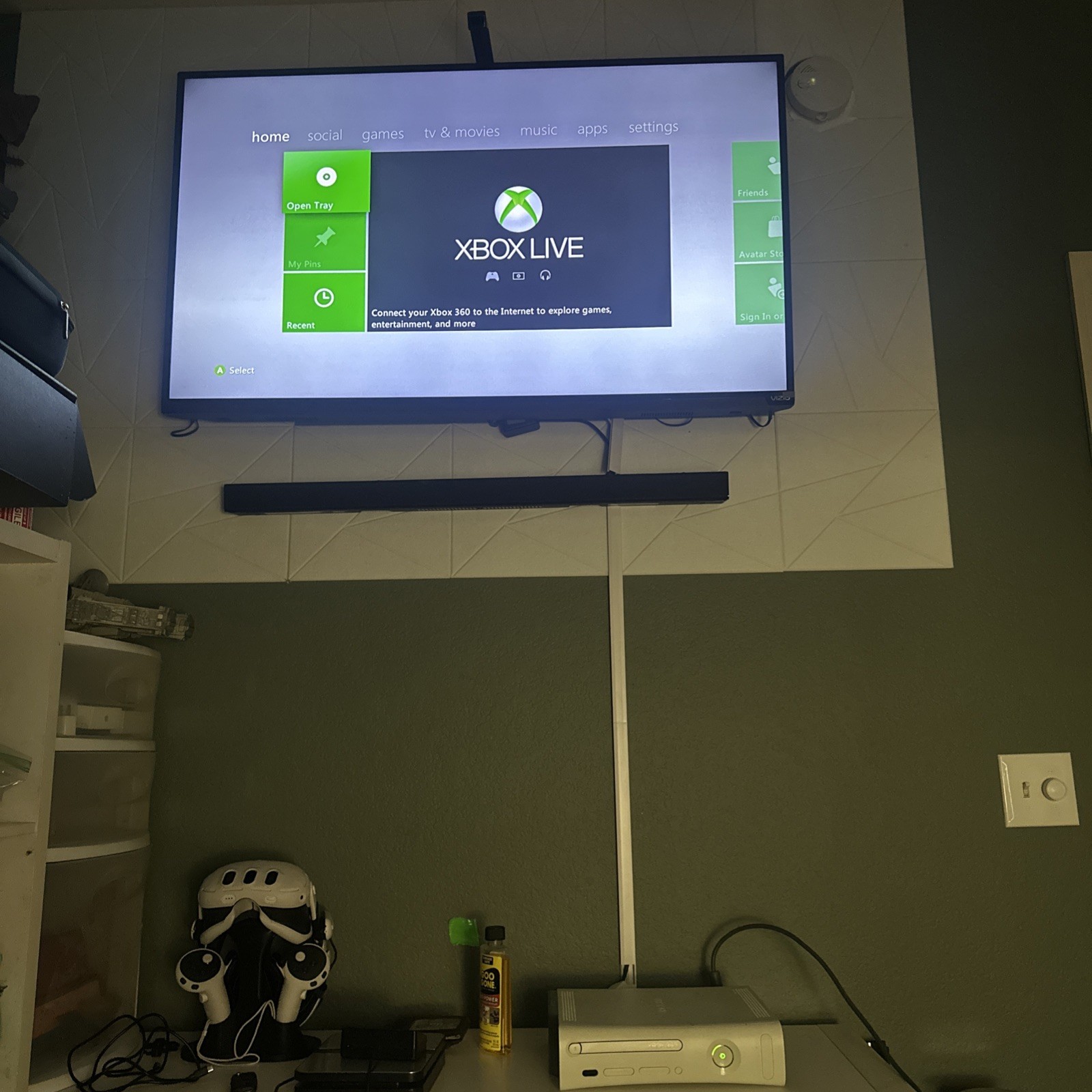 Original Microsoft Xbox 360 60GB Console Tested/Working! + Controller and Cord.