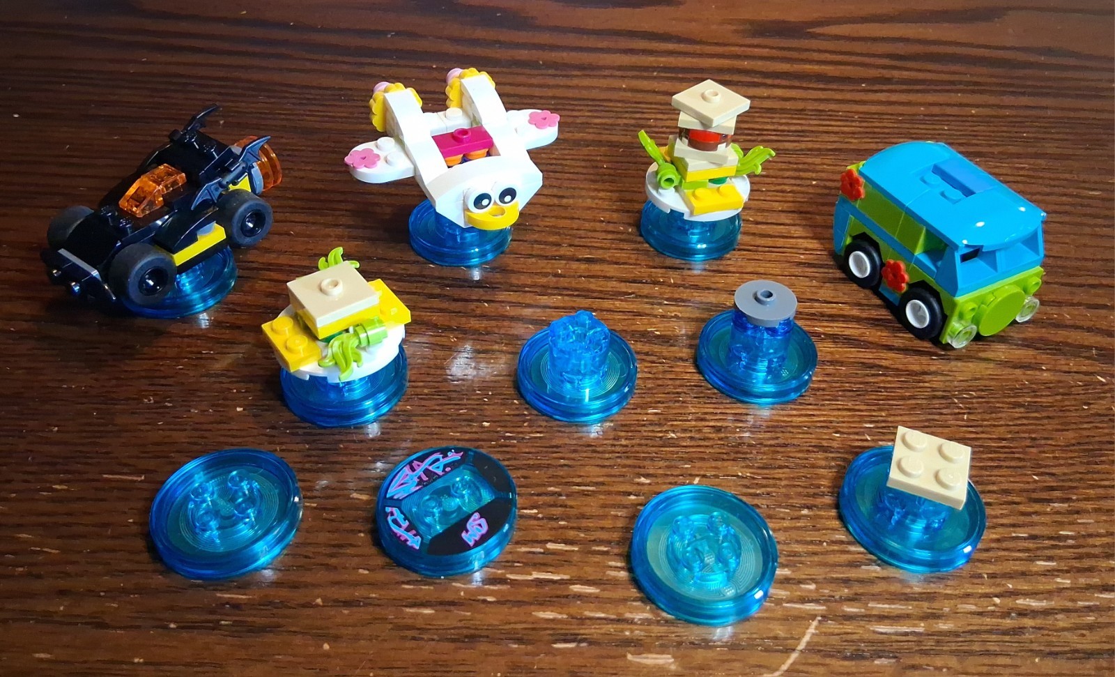 Lot of Lego Dimensions Figures + More Disney Alice Slimer Scooby See Pics/Desc