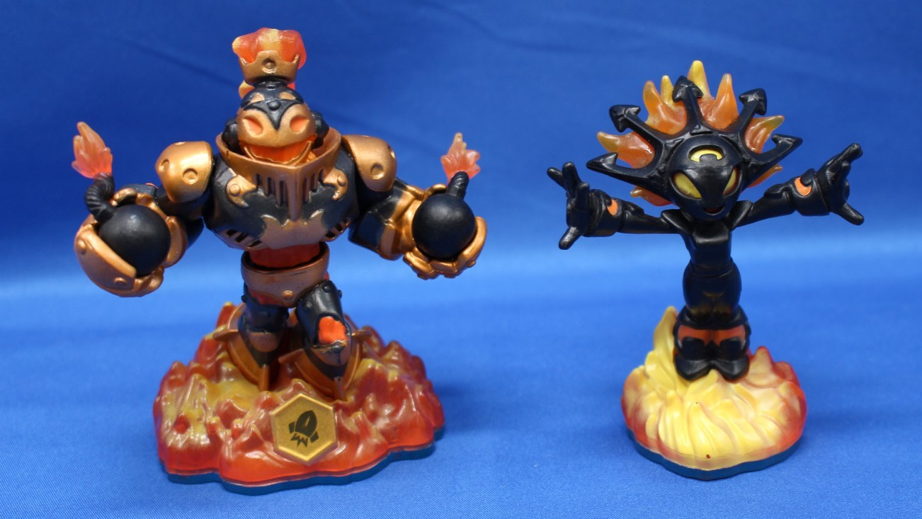 Lot of 2 Skylanders Swap-Force Figures Blast Zone & Smolderdash Light Core