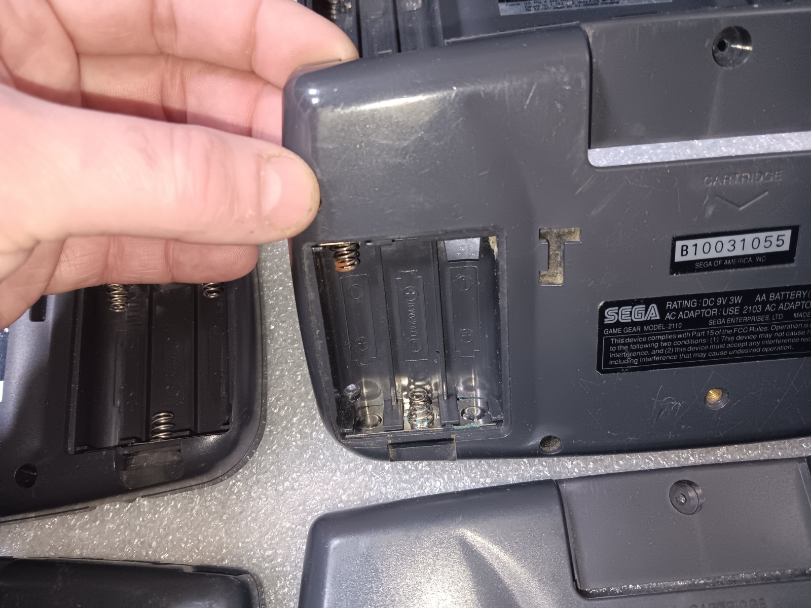SEGA Game Gear 2110 EXACT EMPTY BACK BATTERY CORROSION X6 ONLY-INTACT-SEE ALL
