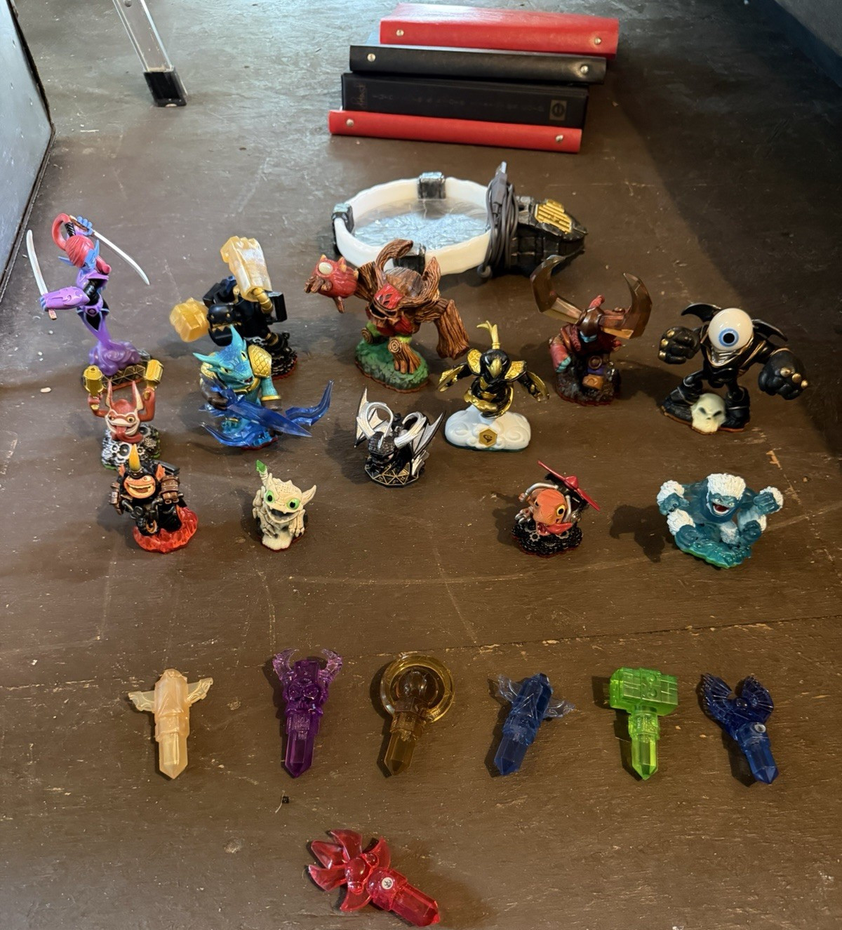 Skylanders Portal of Power and figures